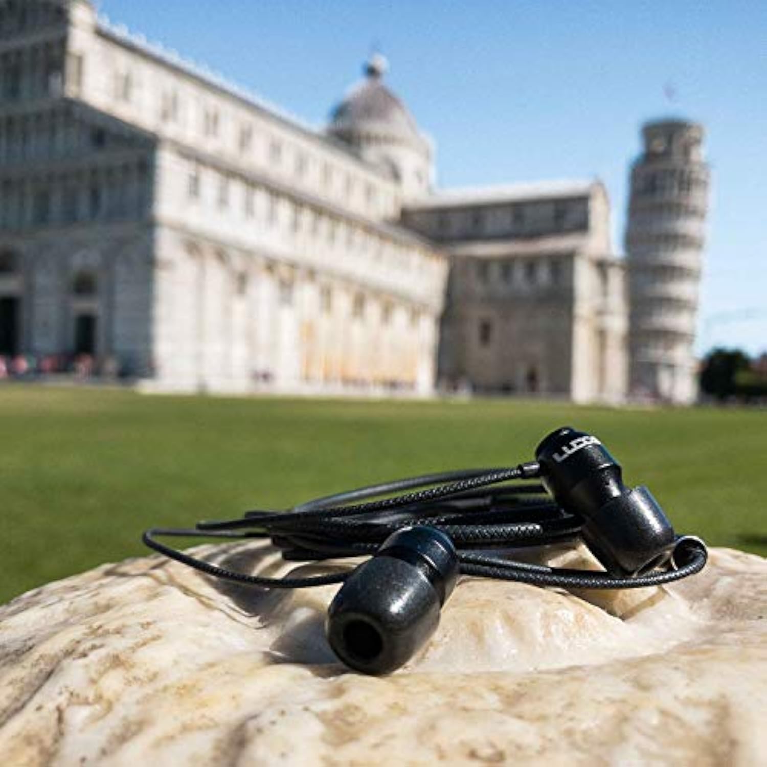 Ludos Clamor Wired Earbuds in-Ear Headphones, 5 Years , Earphones with Microphone, Noise Isolating Ear Buds for School, Kids, Women, Small Ear