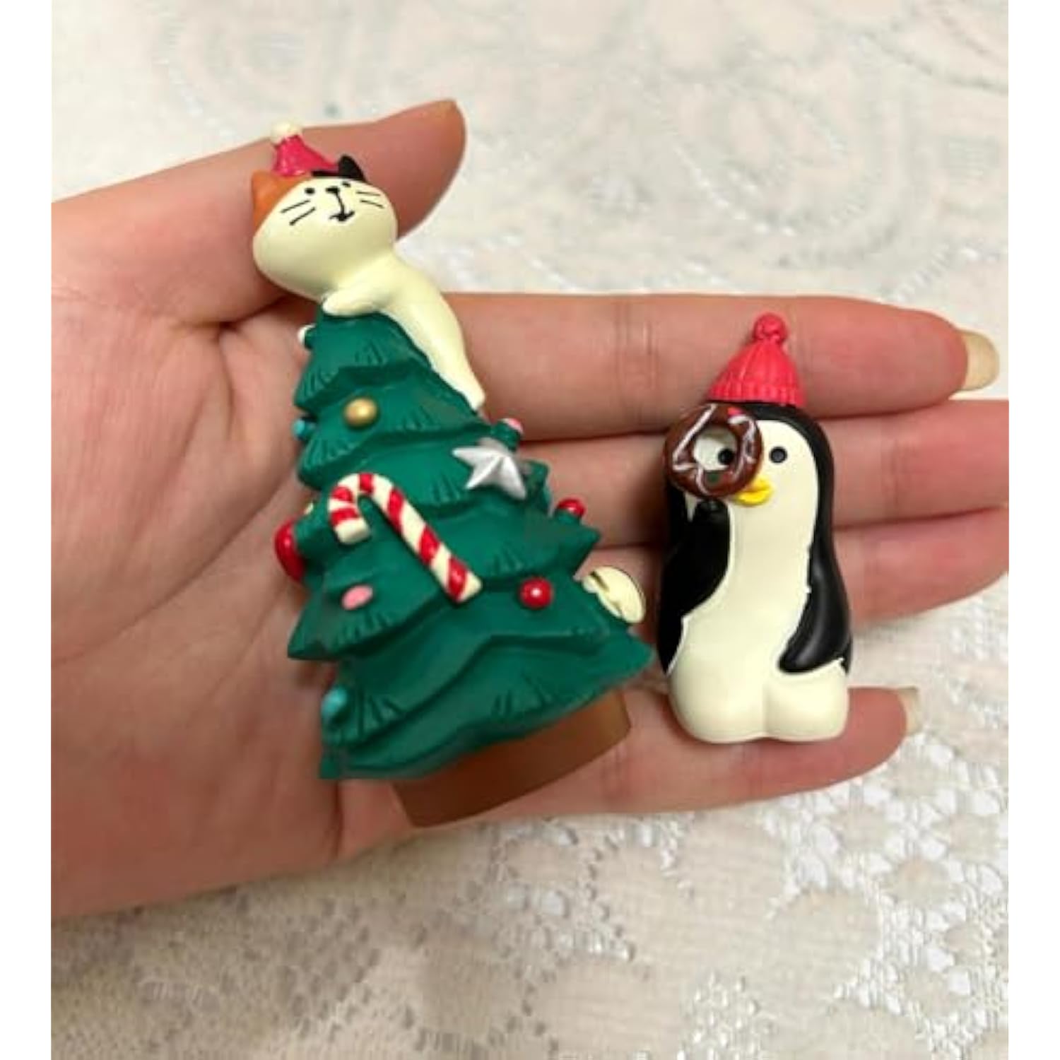 Mini Christmas Tree Figurines, Cute Calico Cat And Penguin With Santa Hats, Playful Resin Decorations For Christmas, Perfect For Fairy Garden And Office Desk Decor