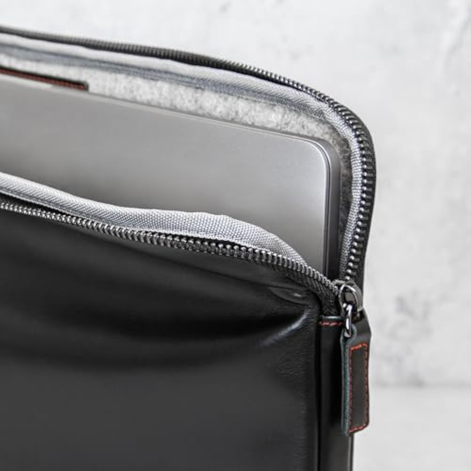 Real Leather Laptop Case/Zipped Folio Bag With Inner Pocket & Wool Lining Compatible With Apple Macbook, Hp, Dell, Asus, Levovo (16 Inch - Black)