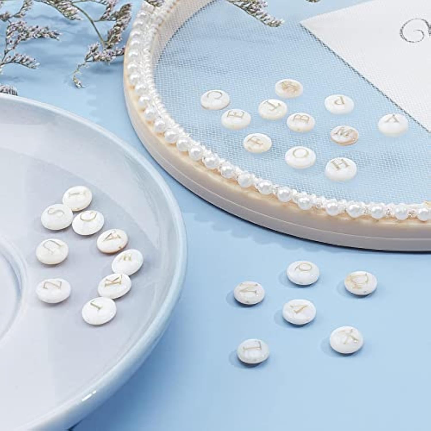 52pcs Alphabet A-Z Shell Beads, Flat Round Freshwater Beads for Boho Jewelry Making