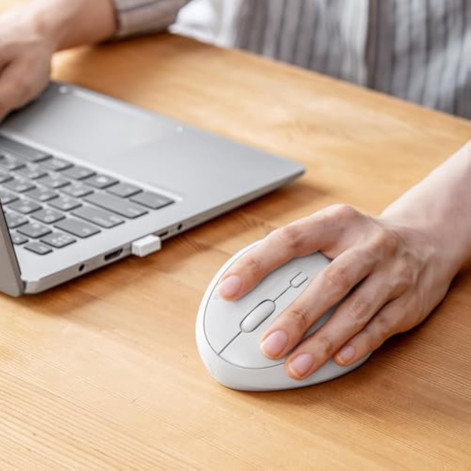 2.4G Wireless Left Handed Mouse, Ergonomic Left Hand Vertical Mouse For Small Medium Hands, 5 Buttons, 800/1200/1600 Dpi, Blue Led Sensor, Compatible With Laptop, Pc, Mac, Windows, White