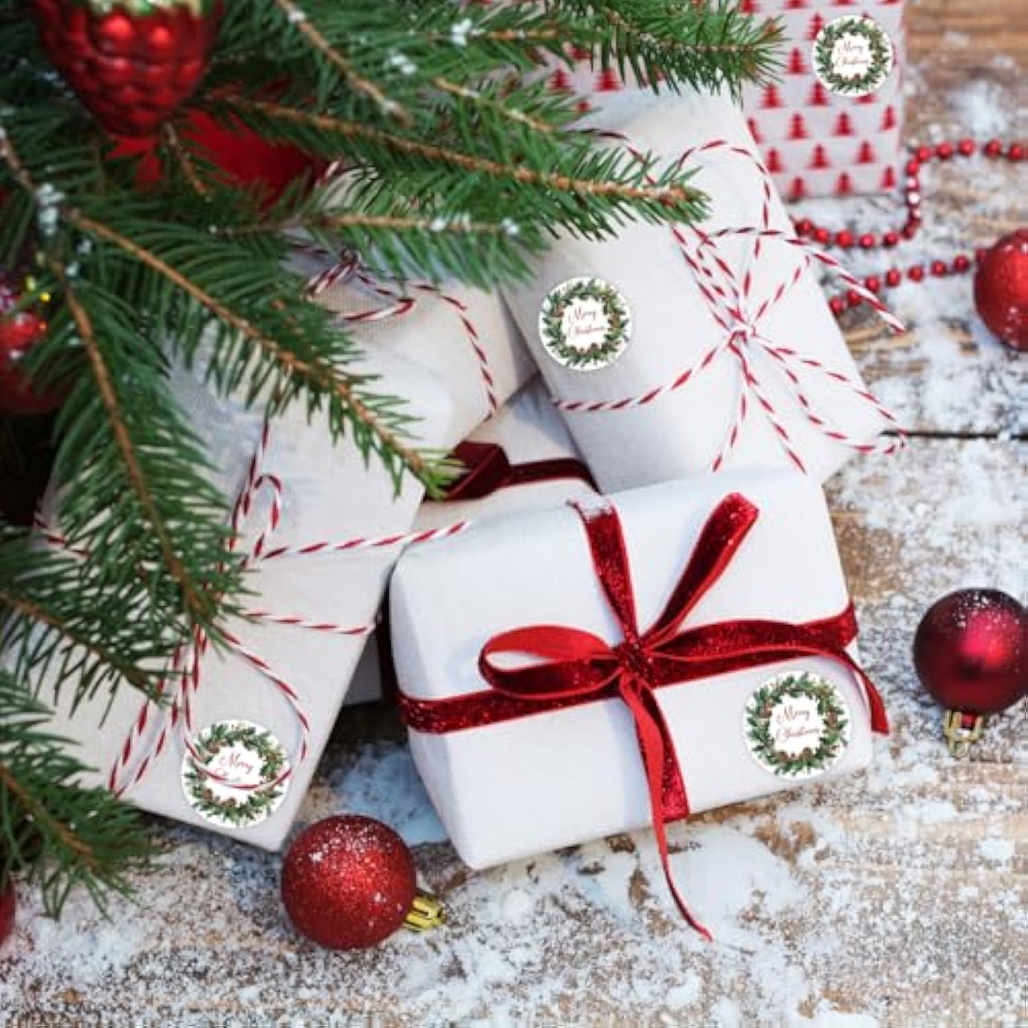 500 Pcs 1.5 Inch Merry Christmas Stickers Roll For Gift Packing, Cards, Envelopes, Party Supplies (Christmas Wreath 4)