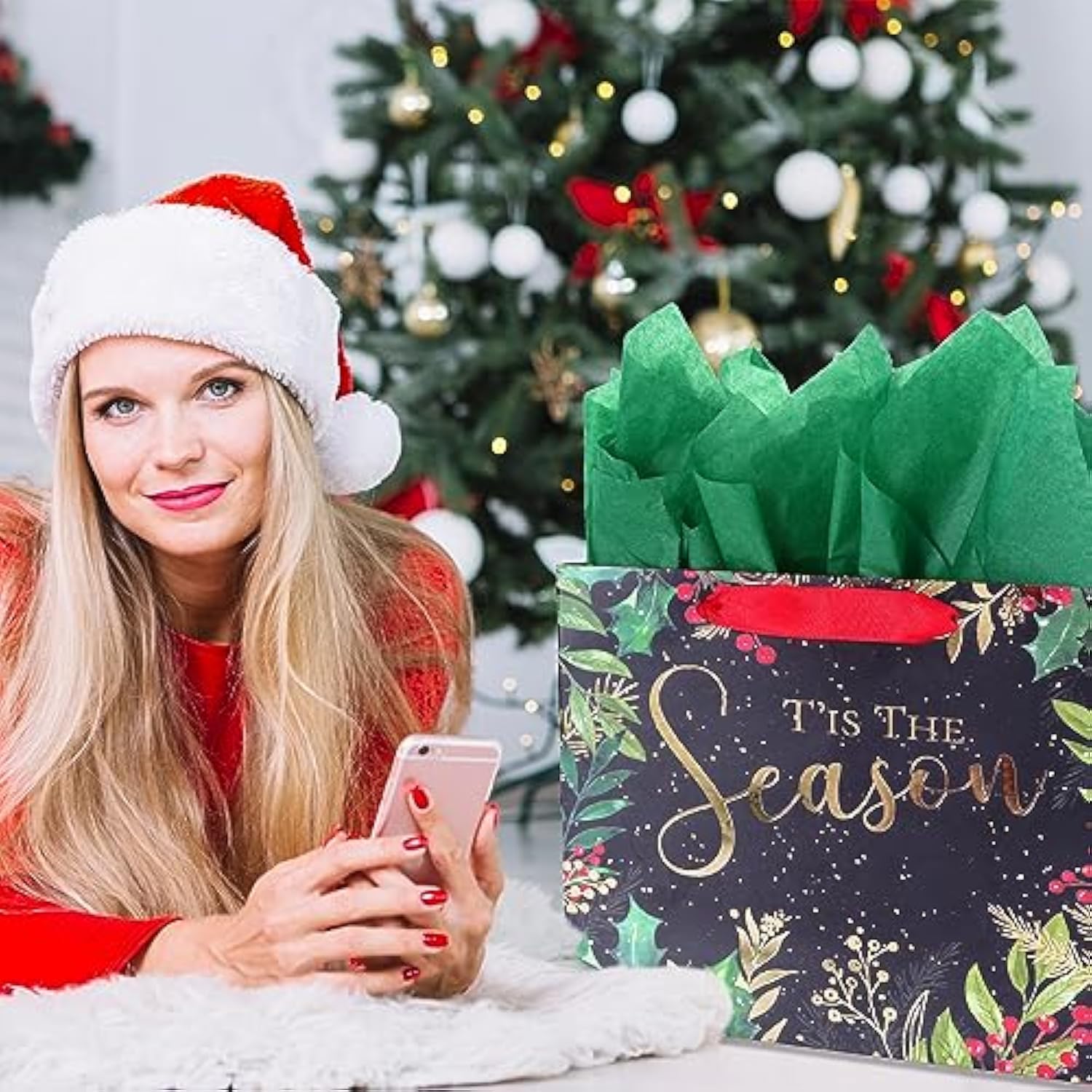 12Pcs Red Green Metallic Gold Christmas Gift Bags Bulk, Medium 9X7 In, Gilded Xmas Tree Noel Gift Wrap Bags, Mistletoe Foiled Paper Favor Bag Gift Packaging For Thanksgiving Holiday New