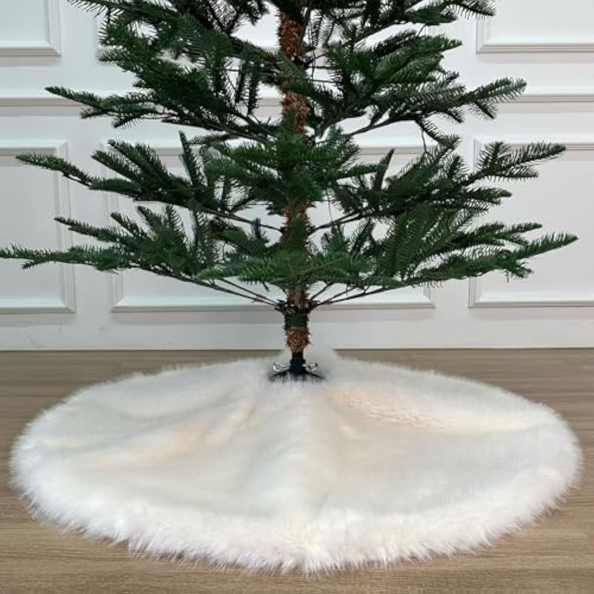 36-Inch Huntsman High-Pile Faux Fur Christmas Tree Skirt With Hidden Slide Clasp Closure And Durable Microfiber Backing, Ivory