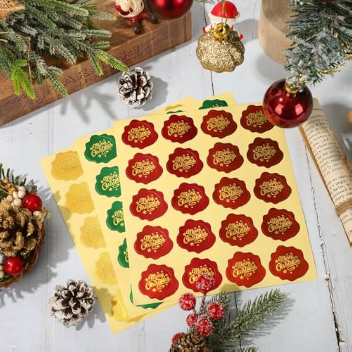 480Pcs Christmas Foil Seal Stickers Merry Christmas Stickers Gold Red Green Self-Adhesive Label Decals For Xmas Greeting Invitation Cards Sealing Gift Wrapping Supplies