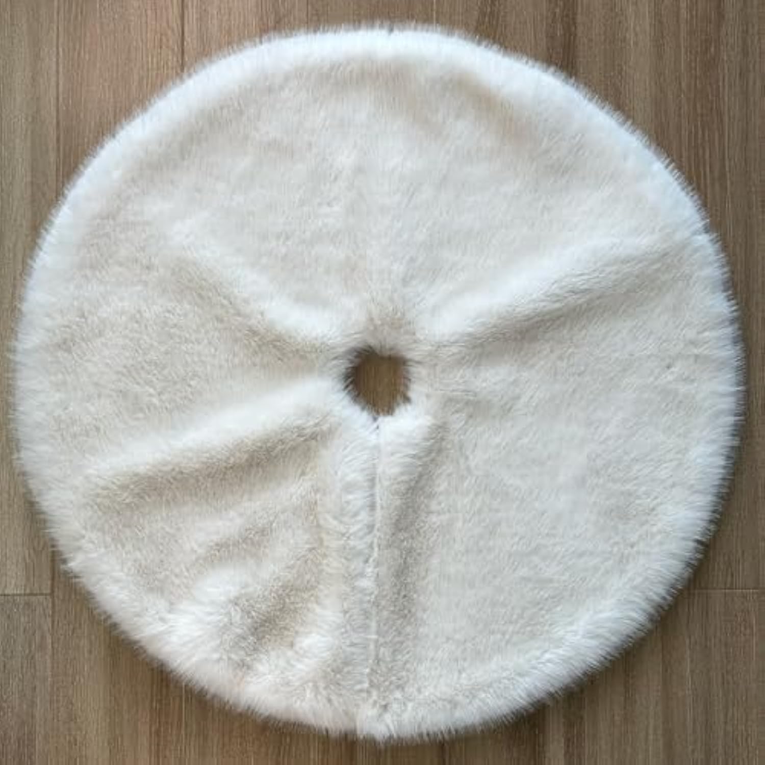 36-Inch Huntsman High-Pile Faux Fur Christmas Tree Skirt With Hidden Slide Clasp Closure And Durable Microfiber Backing, Ivory