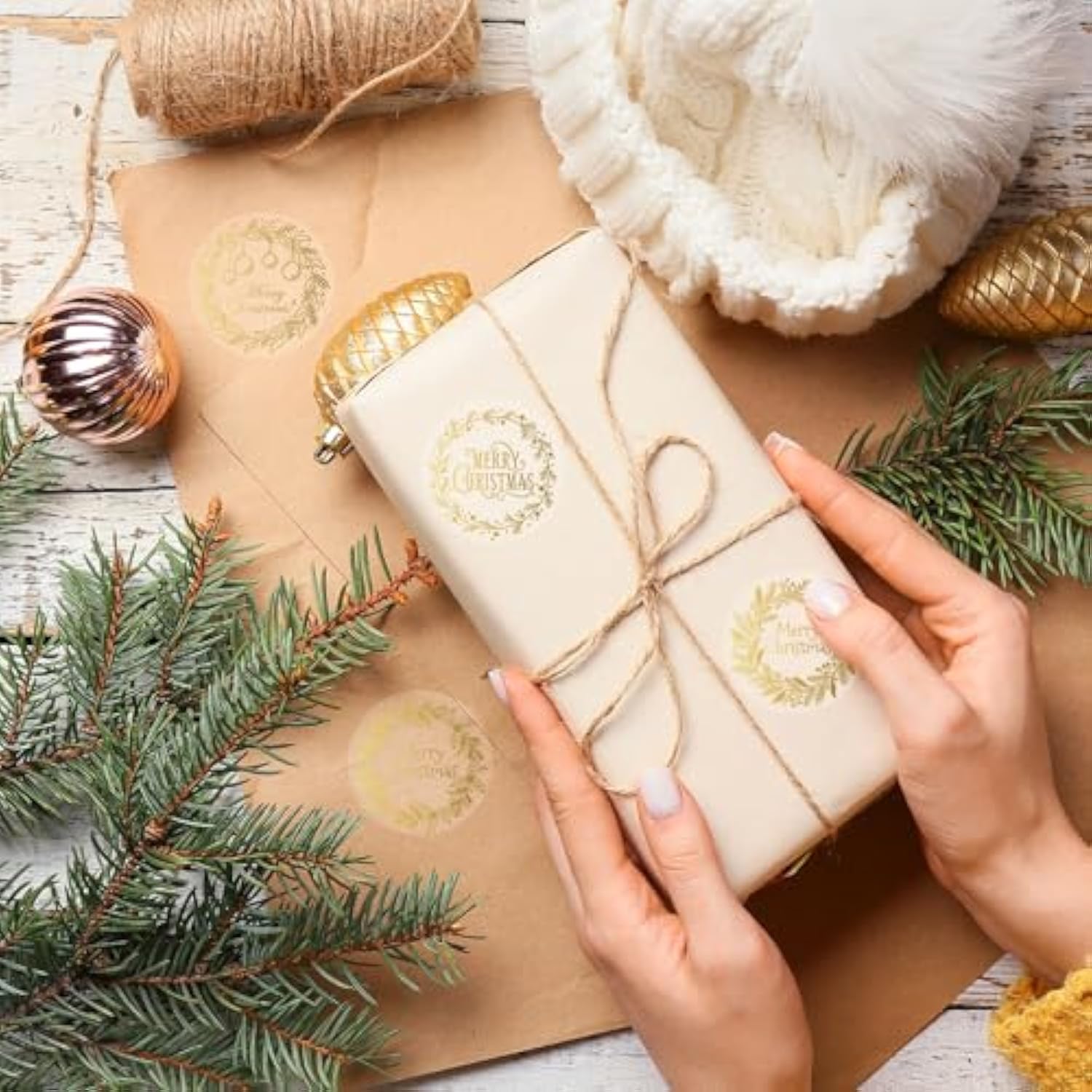 1000Pcs Clear Christmas Stickers Roll Gold Foil Xmas Wreath Seal Stickers Self-Adhesive Label Decals For Holiday Envelope Invitations Cards Gift Decor, 6 Designs