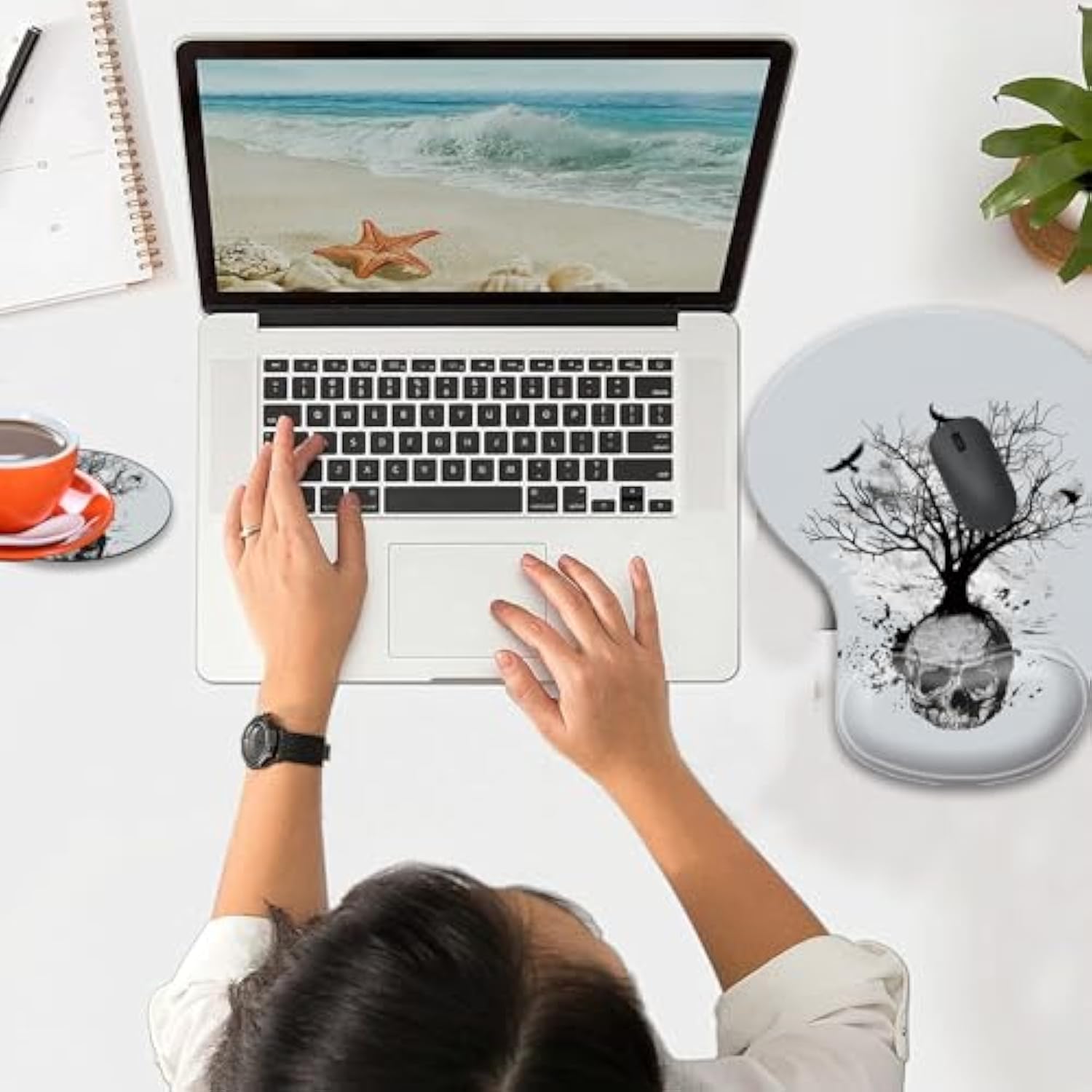 Mouse Pad With Wrist Guard, Non-Slip Rubber Base Gel Wrist Rest, Suitable For Games, Work, Office, Home And Pain Relief Mouse Pad + Coaster, Black And White Skull Head Tree