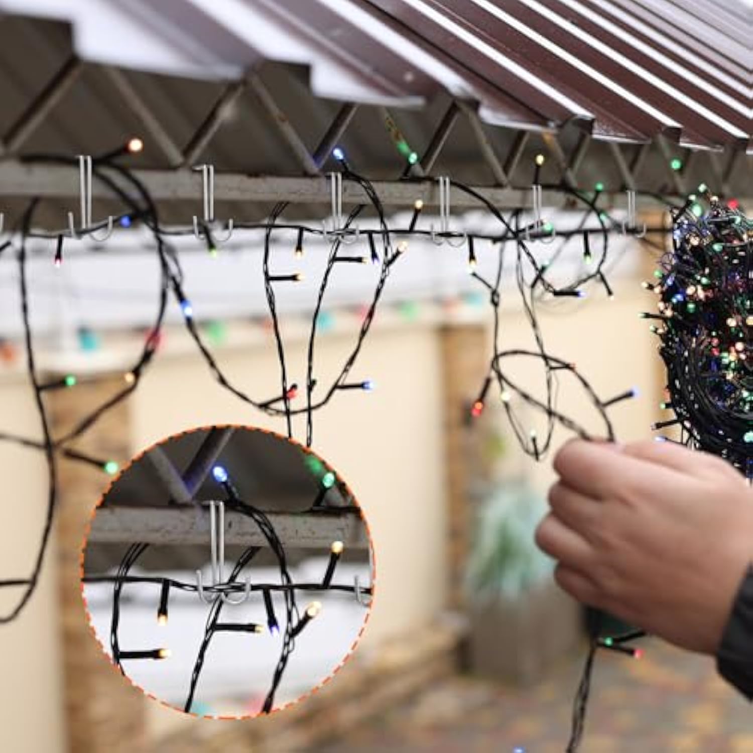 The 50 Pcs Christmas Gutter Light Clips Outdoor Metal Hanging Gutter Hooks Weatherproof Christmas String Light Hangers For Holiday Halloween Xmas Decoration