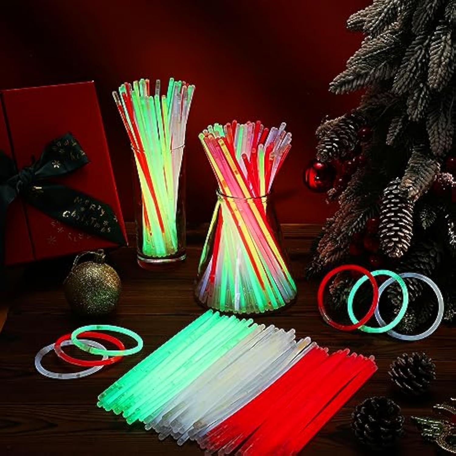 600Pcs Christmas Glow Stick Necklaces and Bracelets Bulk Red Green Party Supplies