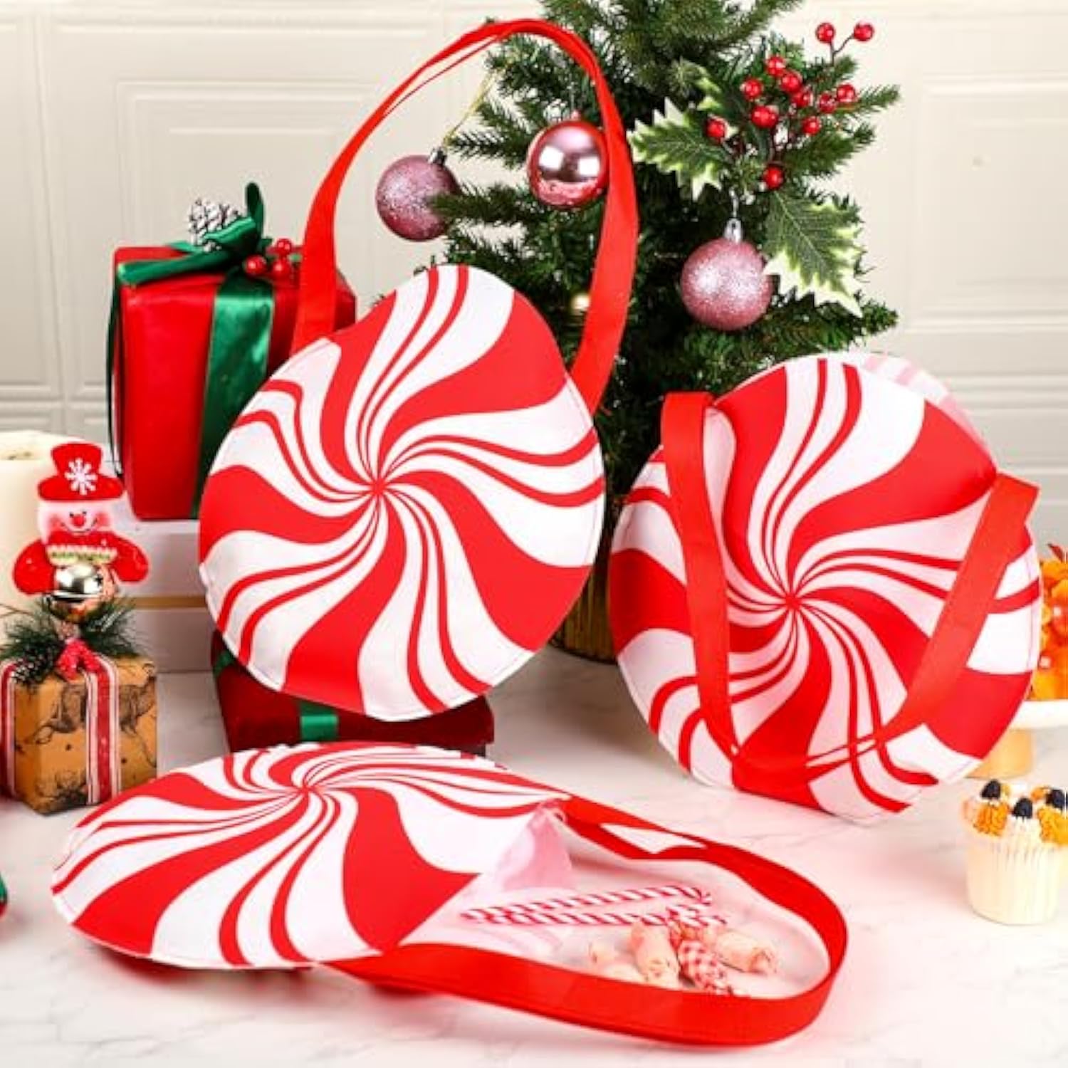 12 Pcs Christmas Gifts Bag Christmas Candy Shaped Bags Reusable Non-Woven Fabric Christmas Tote Bags White Red Gifts Bags With Handle Christmas Candy Treats Cookie Gift Bag For Christmas Party