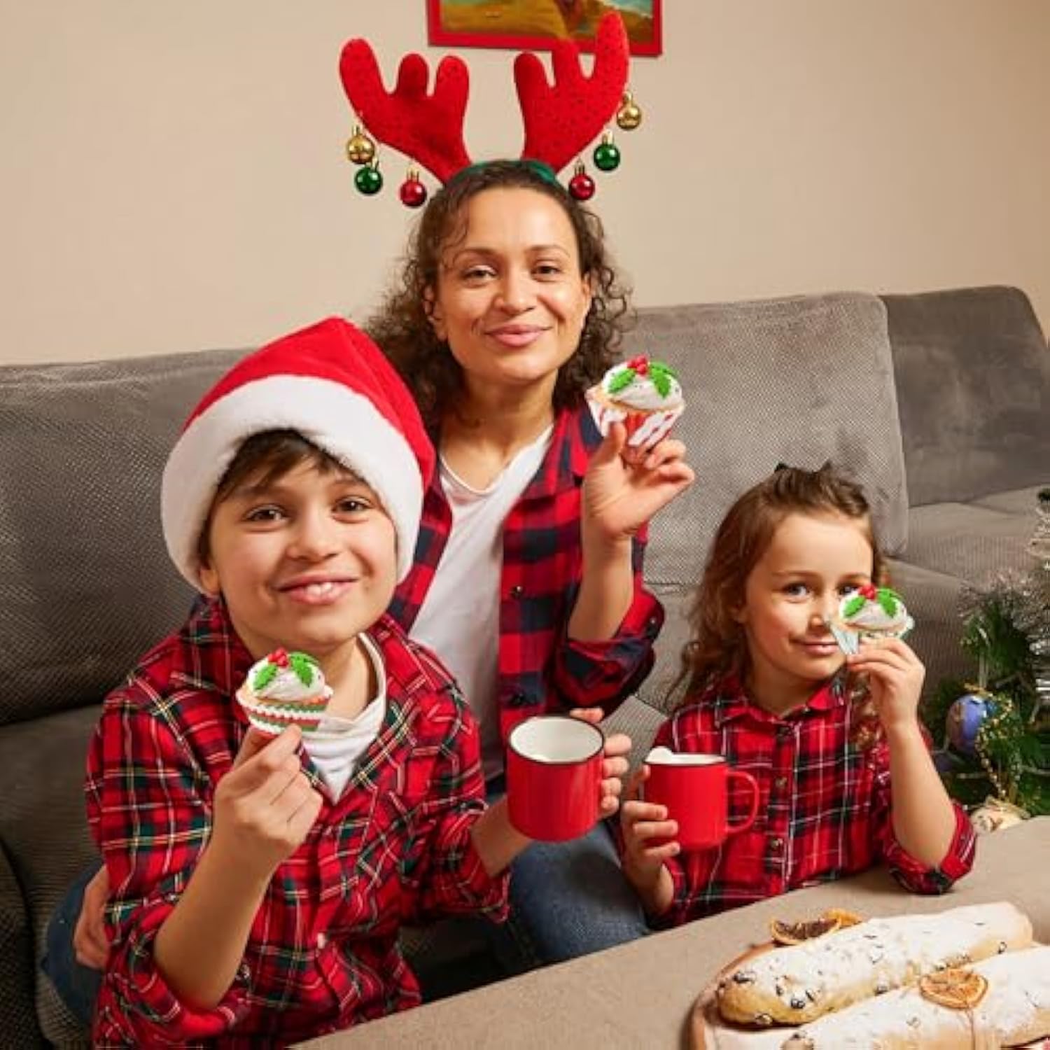 Christmas Mini Cupcake Liners - 600Pcs Merry Christmas Candy Baking Cups Muffin Cupcakes Wrappers, Xmas Tree Santa Disposable Chocolate Cake Wrap Making Supplies For Xmas Eve Party (10 Styles)