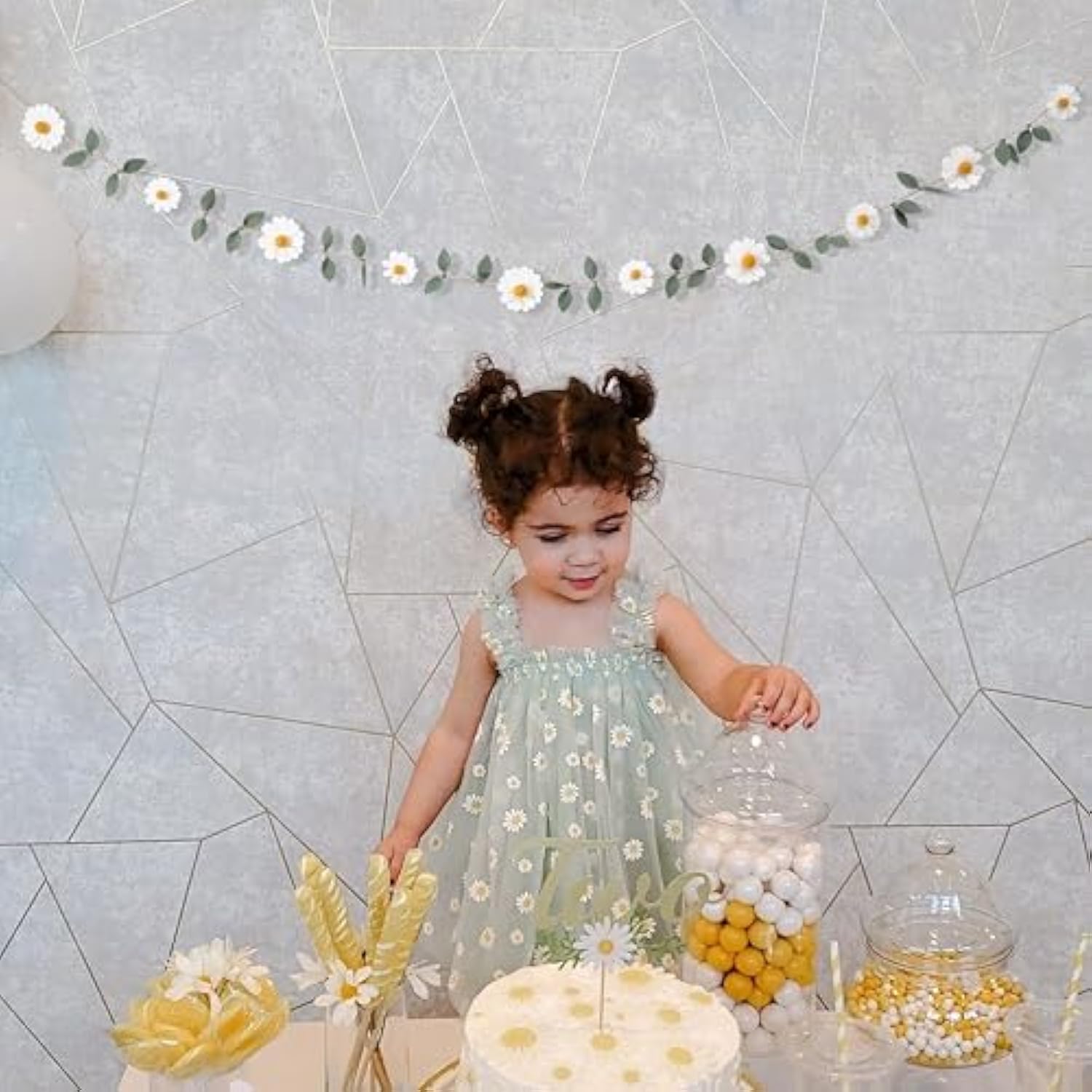 Wool felt daisy chain garland for daisy-theme parties, 1st birthdays, nursery décor