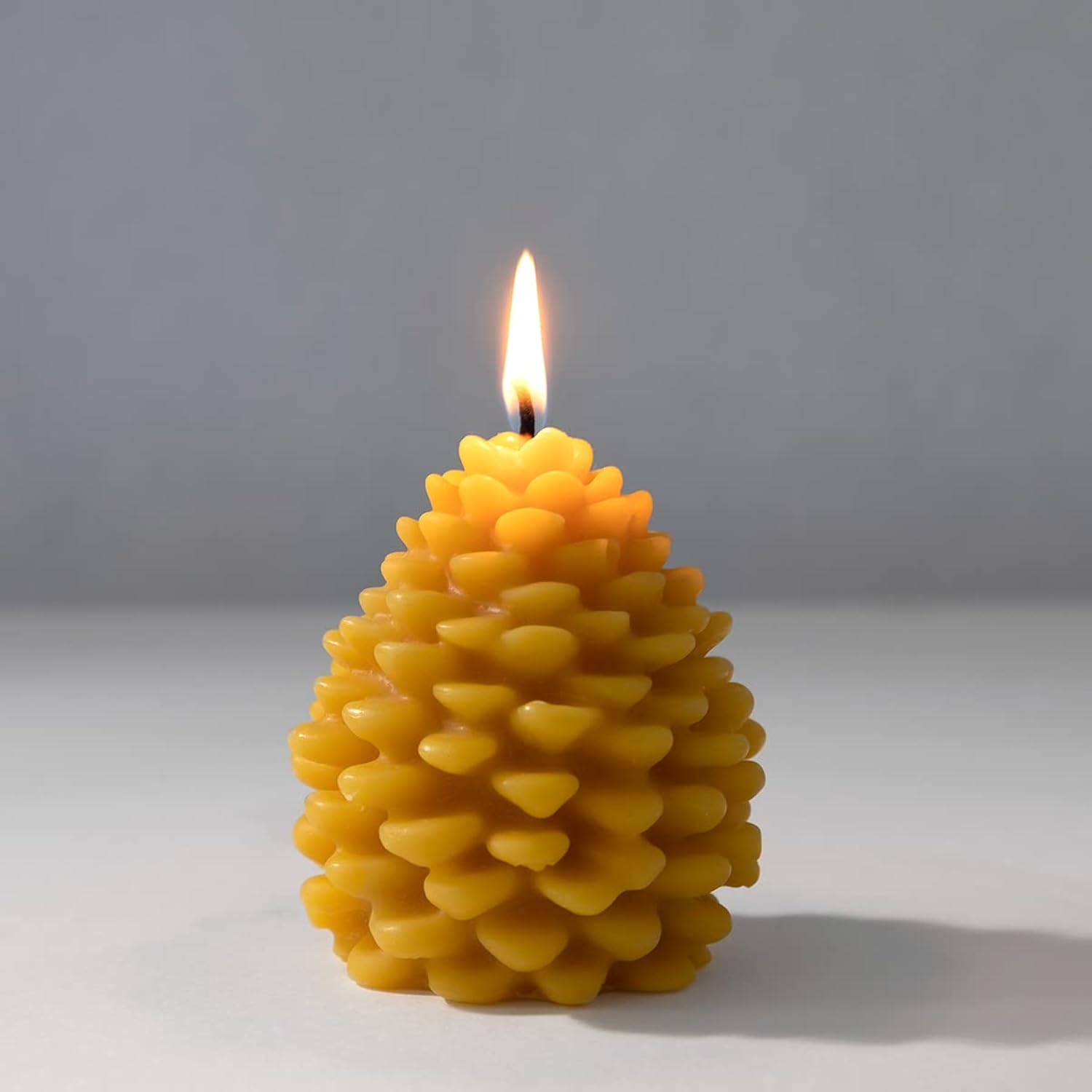 The Eeswax Co Pinecone Eeswax Candle - Natural Honey Scented - Long-Lasting & Eco-Friendly - Cotton Wick - Slow Urning - Hand Poured Pure Organic Ees Wax - 2 X 3.5