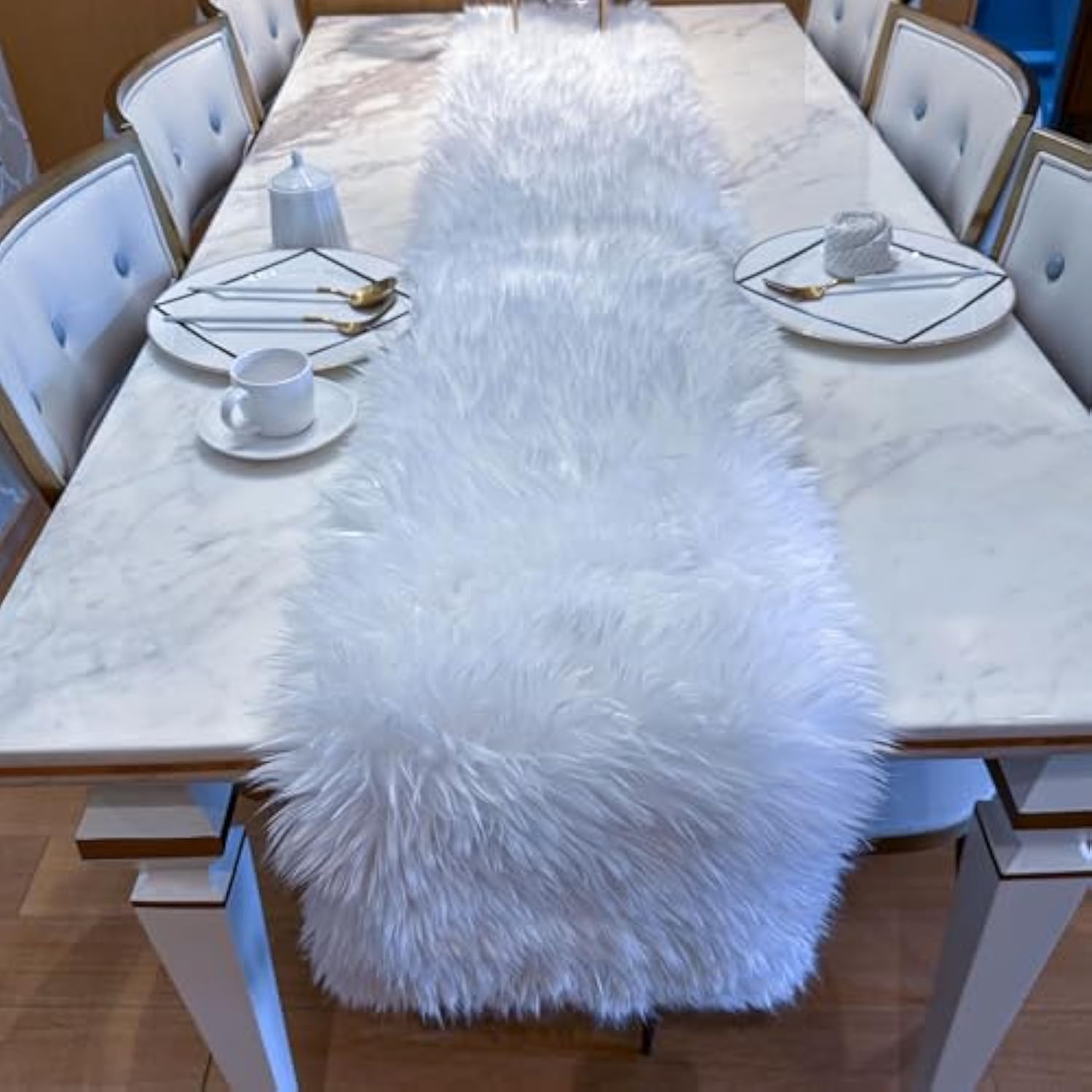 Christmas Table Runner,Faux Fur Table Runner,White Fur Table Runners Decoration For Xmas Wedding Birthday Friendsgiving Party Winter Dining Table(11.8 X 23.6 Inch)