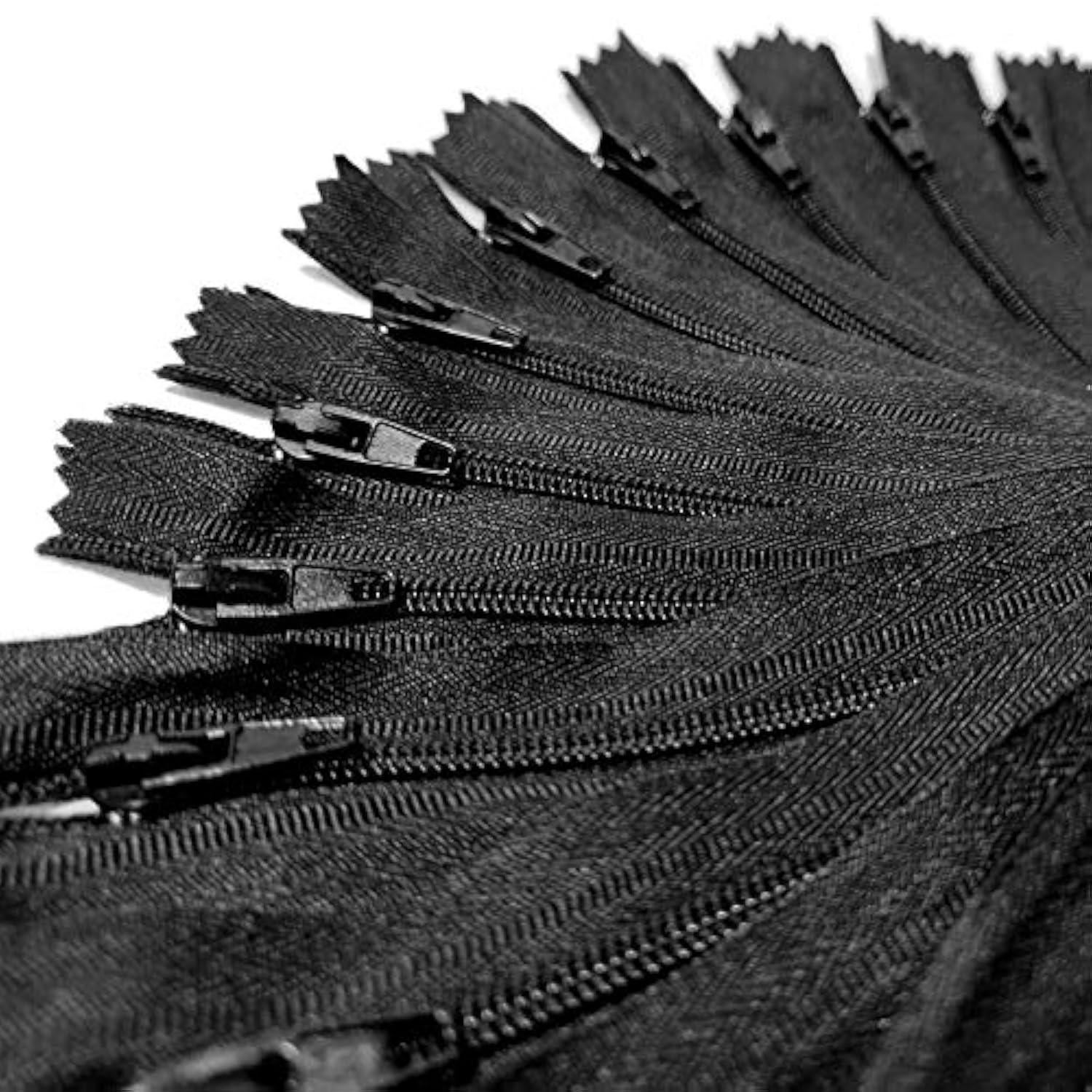 4 Inch Nylon Zipper For Sewing Crafts | 20 Zippers / Pack (Black)