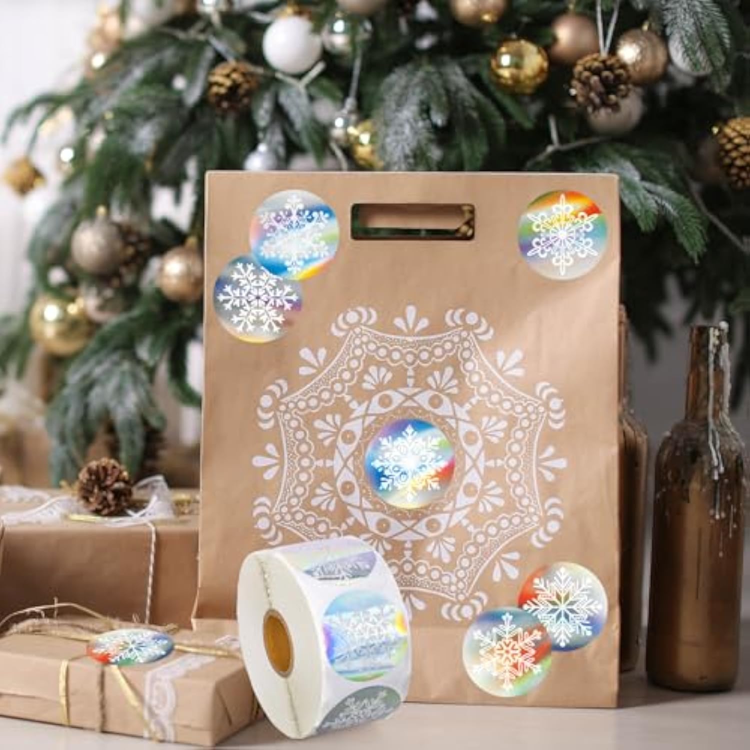 1000Pcs Christmas Snowflake Stickers Roll Holographic Winter Silver Laser Seal Stickers Xmas Waterproof Self-Adhesive Decals For Envelope Journal Decor Party Supplies