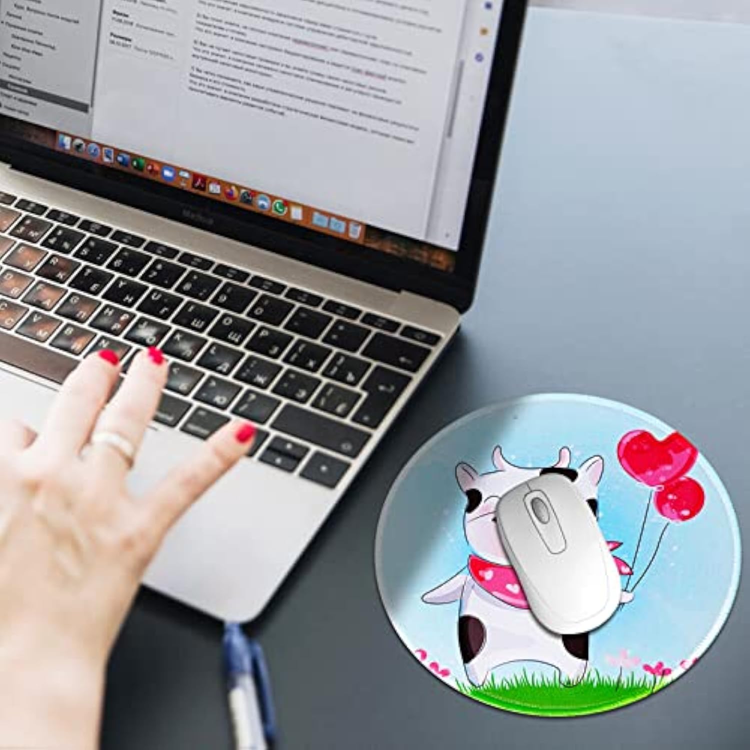 Round Mouse Pad, Cute Funny Small Mouse Pad 8.6 X 8.6 Inch With Non-Slip Rubber Base, Stitched Edge Mouse Pad Fine Mouse Pads For Desk Accessories Laptop Gaming Office Supplies Decor (Calf)