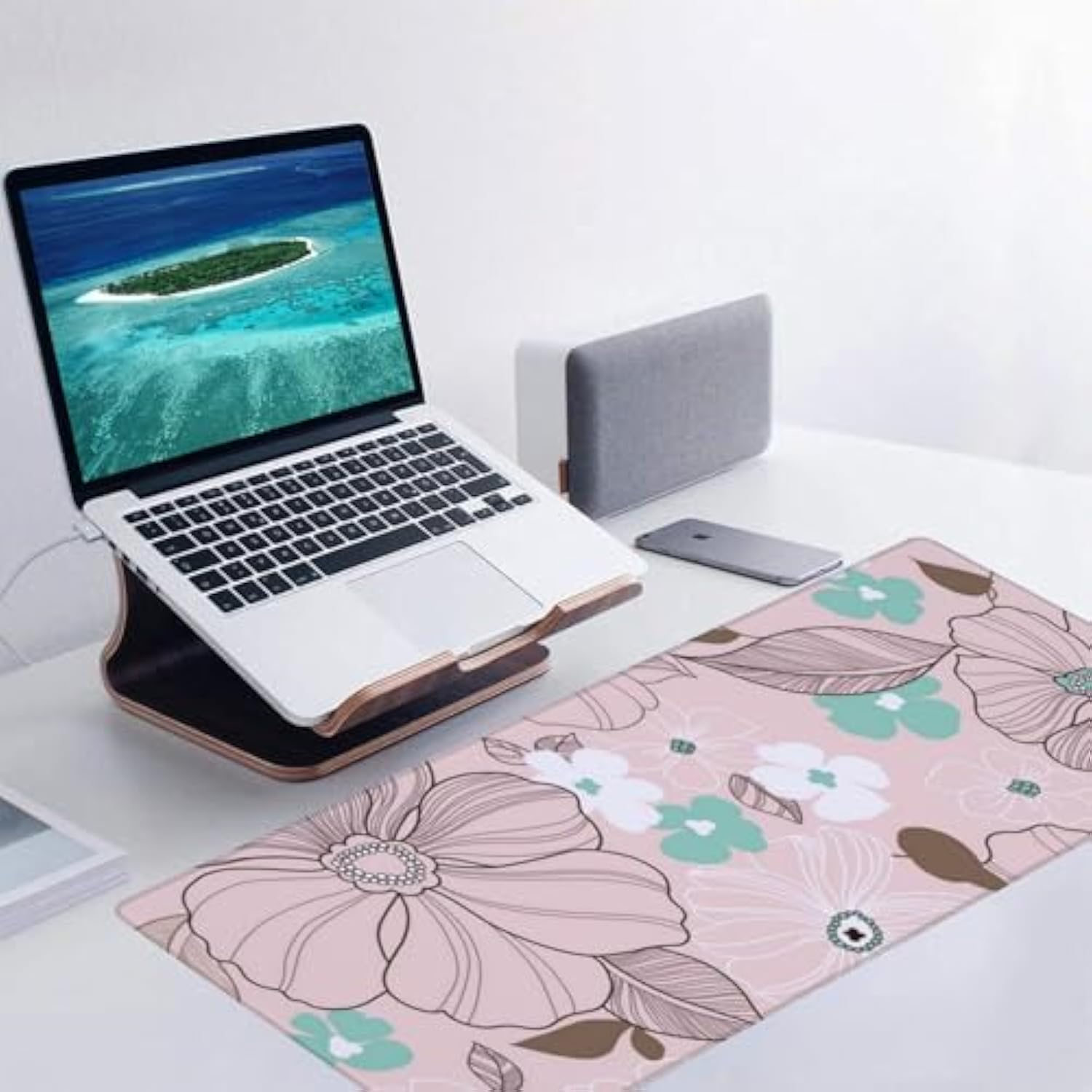 Golden Retriever Gaming Mouse Pad, Office Desk Mat, Anti-Slip Rubber Base Cool Aesthetic Mouse Pads For Computer Laptop Keyboard School Home Desktop Gamer Home Accessories Decor 31.5" X 11.8"