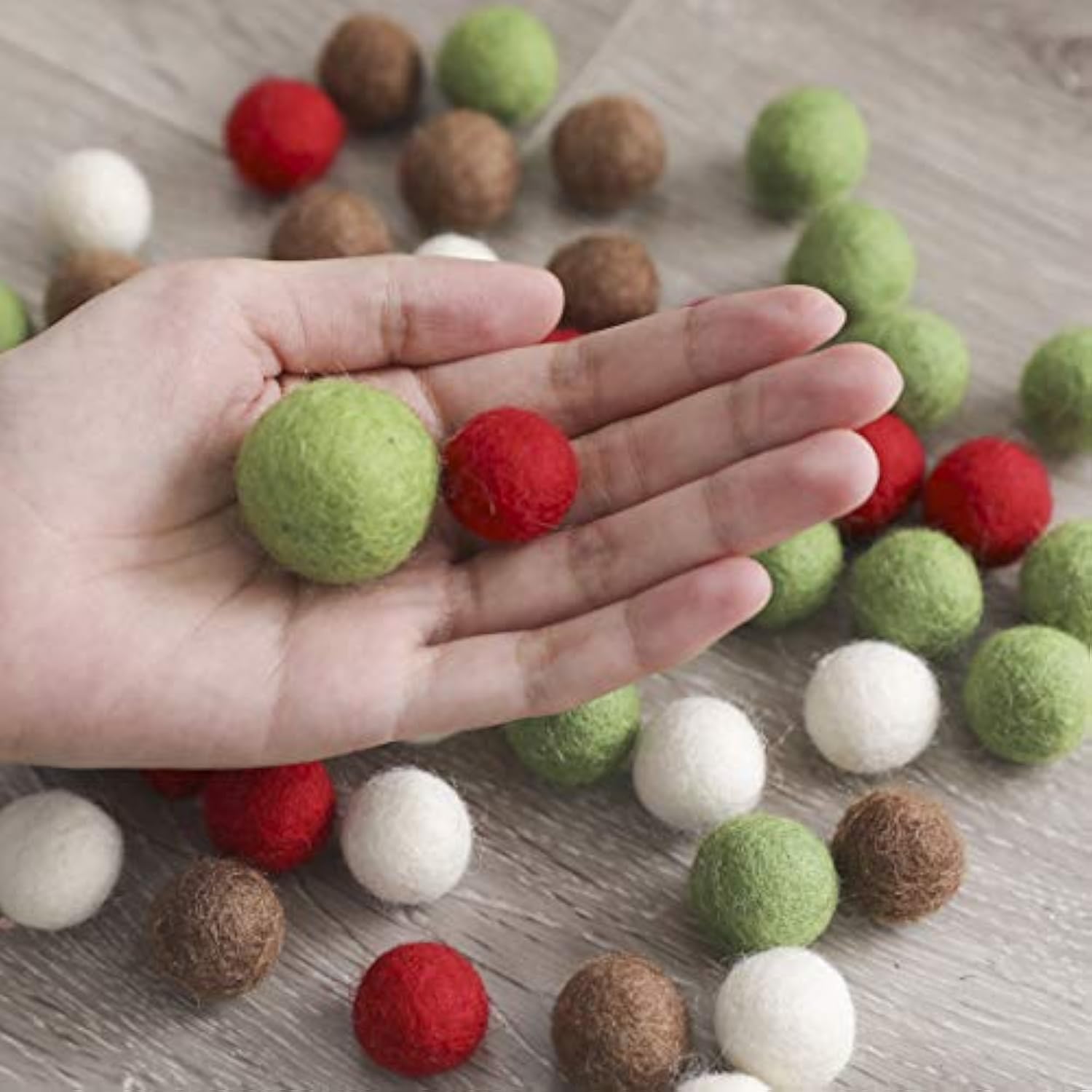 Christmas Diy Decor 100% Natural Wool Felt Balls Beads 2Cm 50Pcs Red Green White Elk Color