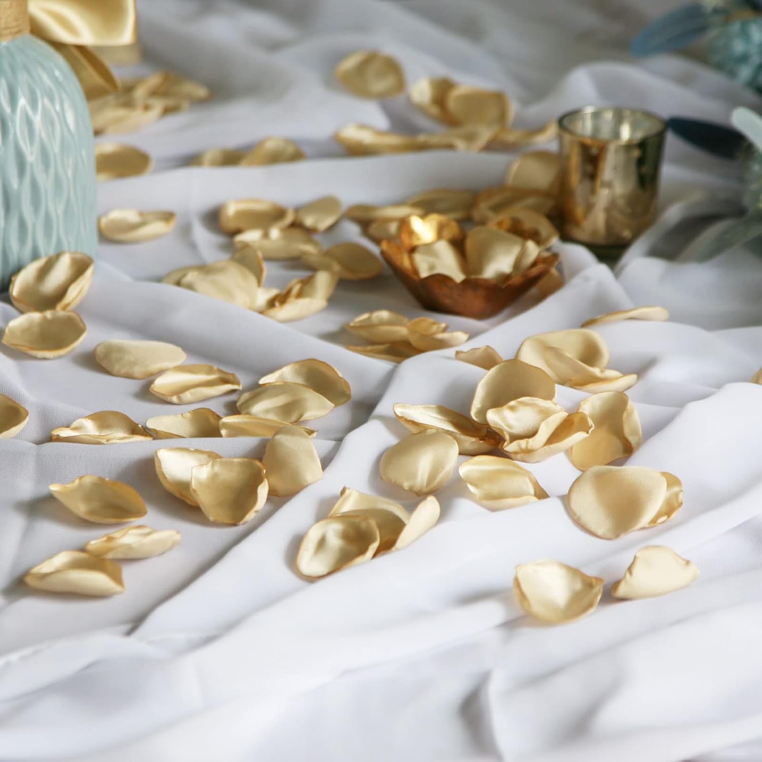 Champagne Rose Petals,Flower Petals,Silk Rose Petals Scatter Petals For Wedding Aisle Scatter,Dinner Table Centerpieces Party Decoration,Romantic Night,Valentine'S Day Home Decor,200Pcs
