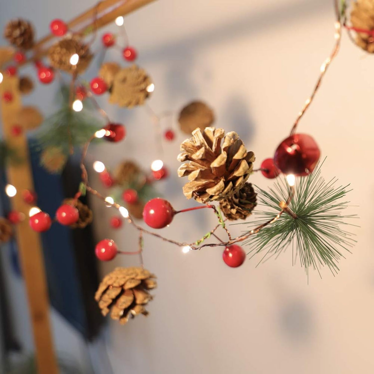 Xiwu Pine Cones Jingle Bell String Lights 10Ft 40Leds Christmas Garland With Lights Battery Operated For Windows Tree Ga
