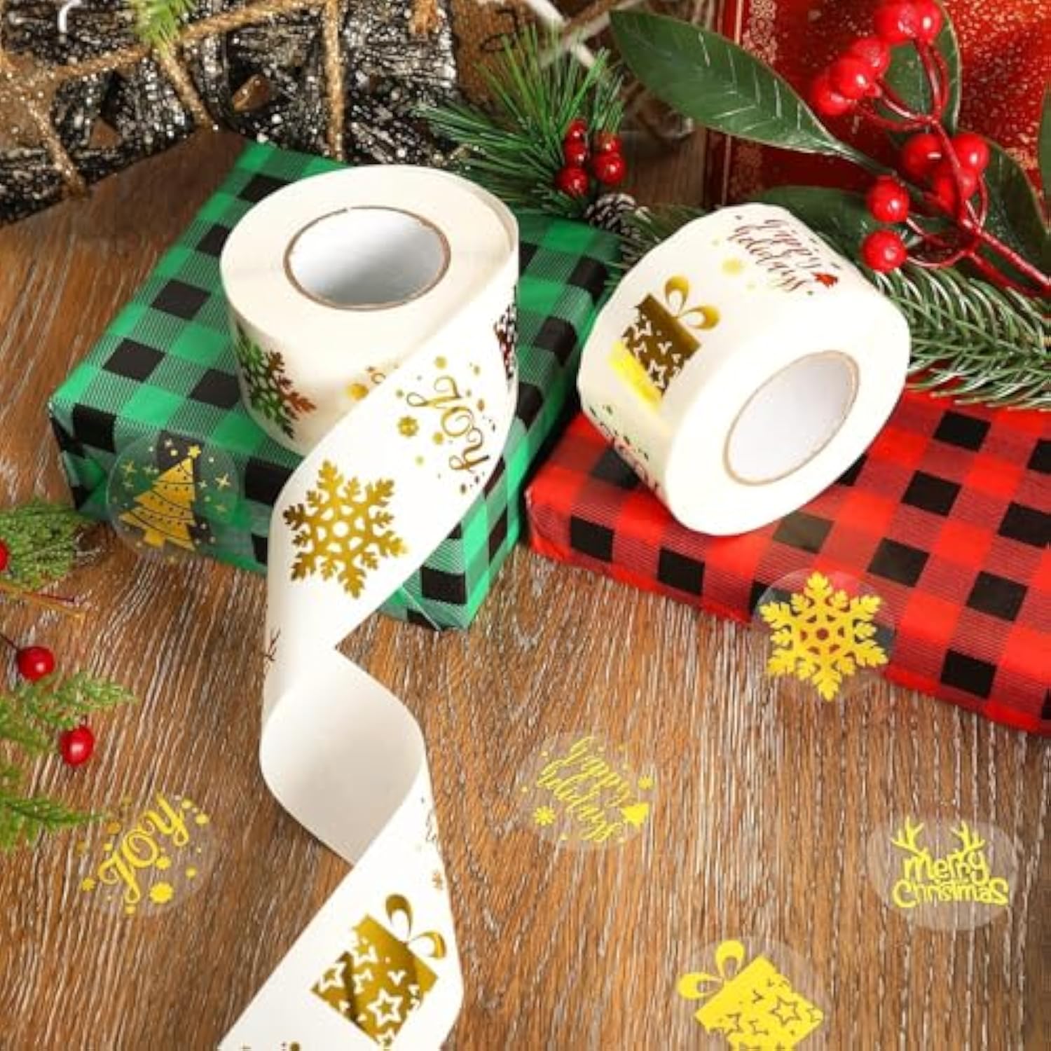 Merry Christmas Stickers Roll Gold Foil Snowflake Xmas Tree Paper Decals 6 Design Sparkly Winter Self-Adhesive Decorative Stickers For Envelope Sealing Invitation Card Party Supplies, 500Pcs