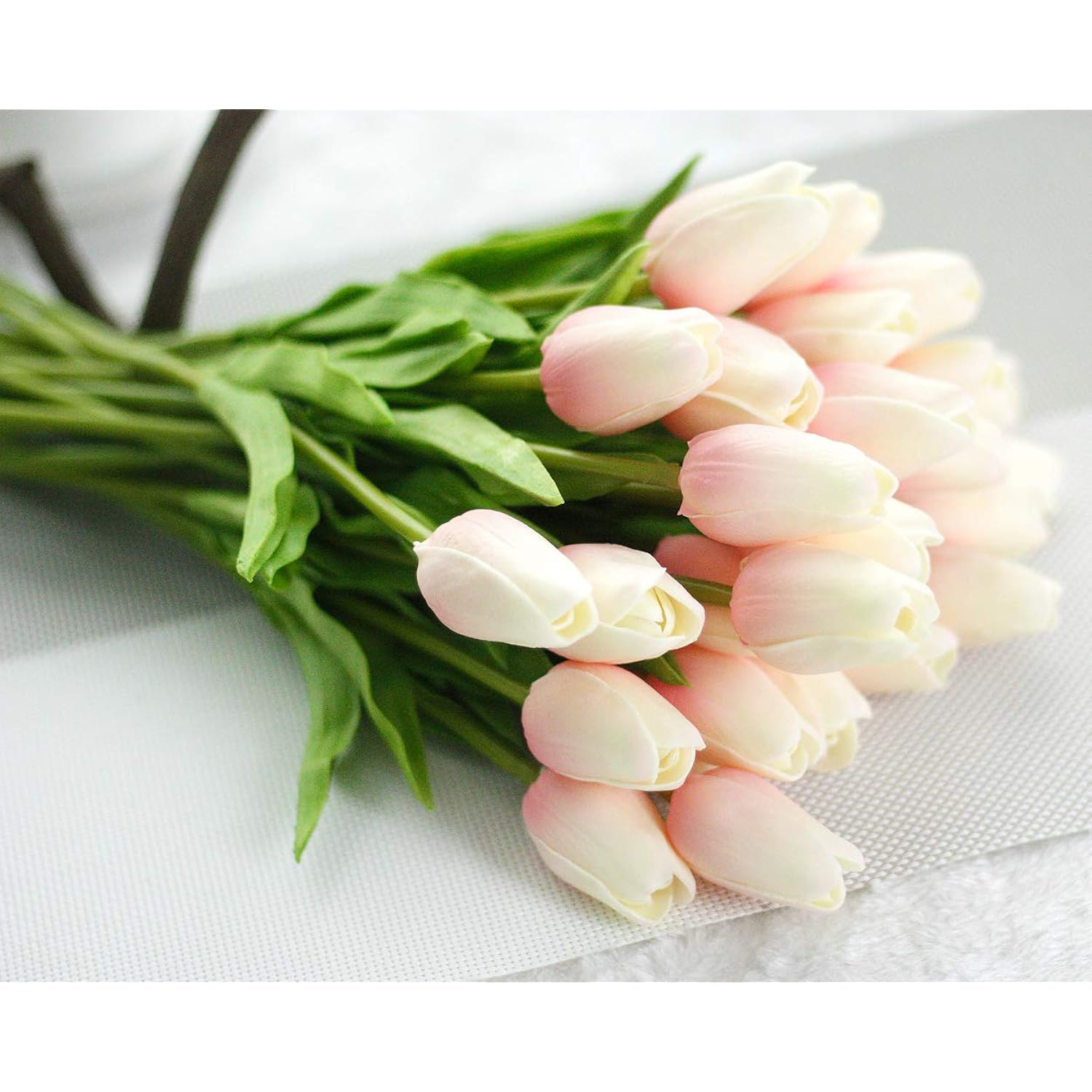 30Pcs Artificial Tulips Flowers Real Touch Pink Tulips Fake Holland Pu Tulip Bouquet Latex Flowers For Wedding Party Office Home Kitchen Decoration (Light Pink)
