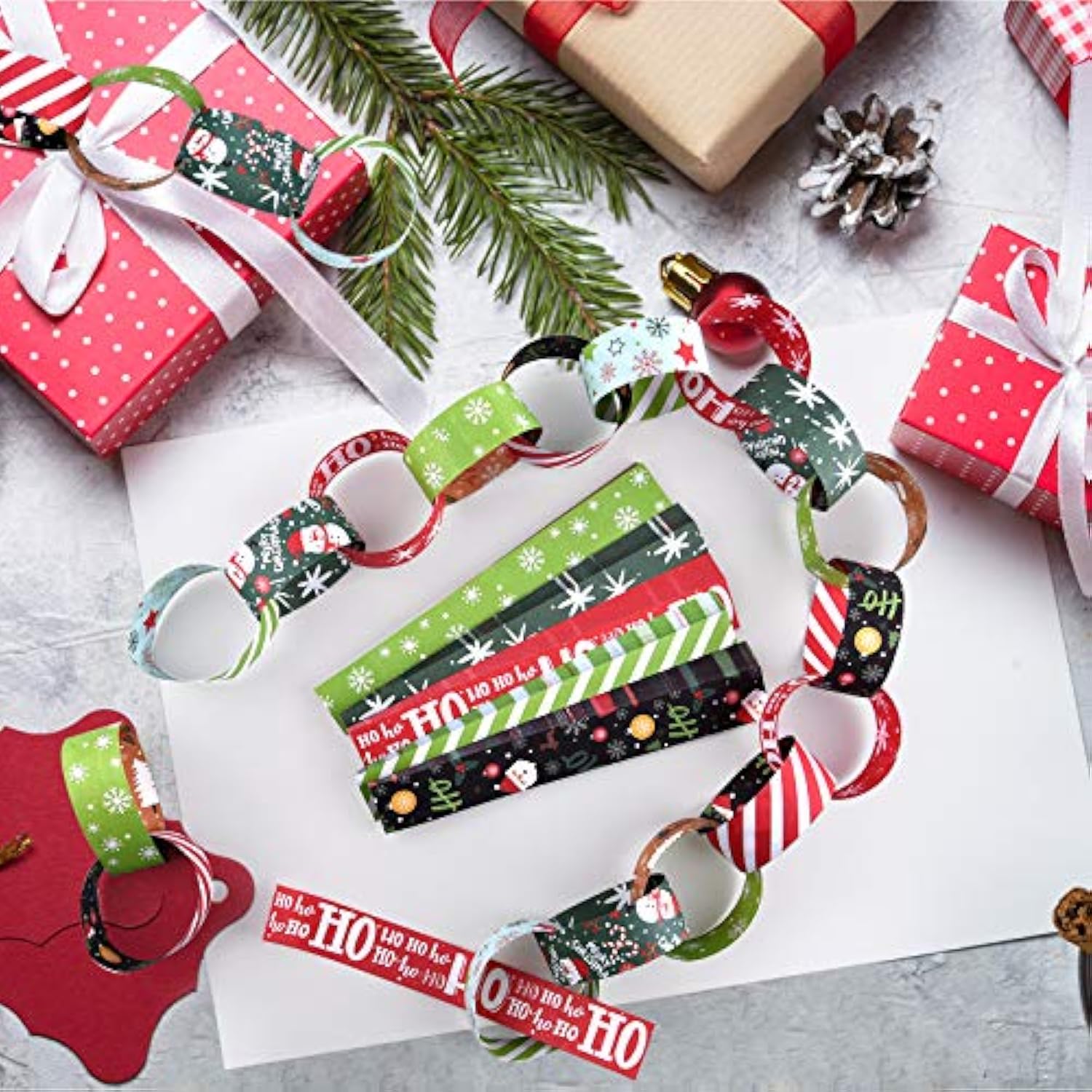 600Pcs Christmas Paper Chains Festive Printed Creative Paper Decorations