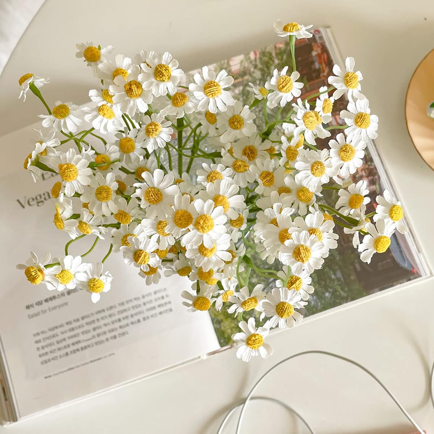 Small White Daisy Flowers Artificial,2 Bouquet/12Pcs 10 Inch Fake Daisies,Spring Wild Flower For Party Decor (Vase Not Included)
