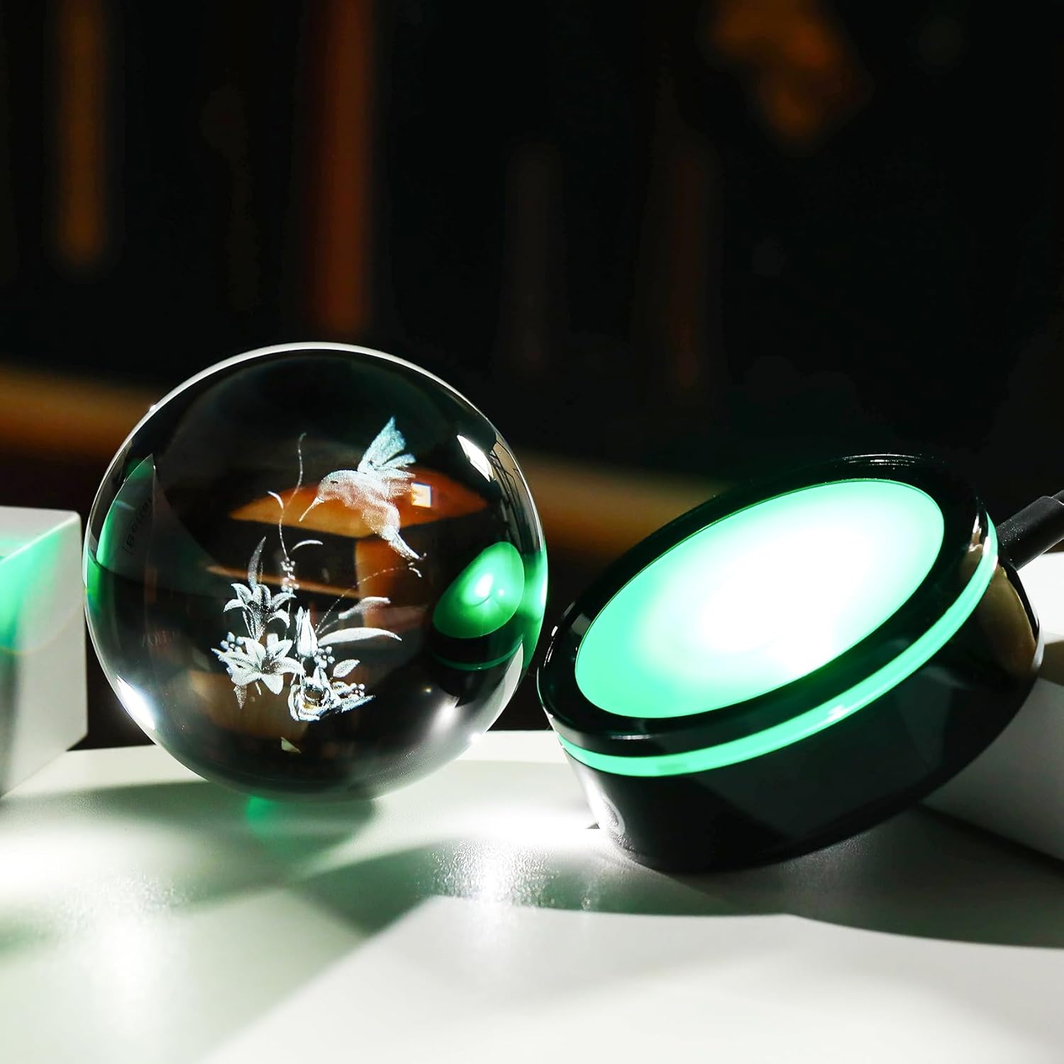 3D Hummingbird Figurine Crystal Ball With Light Base, Hummingbird Gifts For Women Men On Christmas Birthday, 3D Laser Engraved Hummingbird Ornament Glass Decorative Ball For Home Office (80Mm)