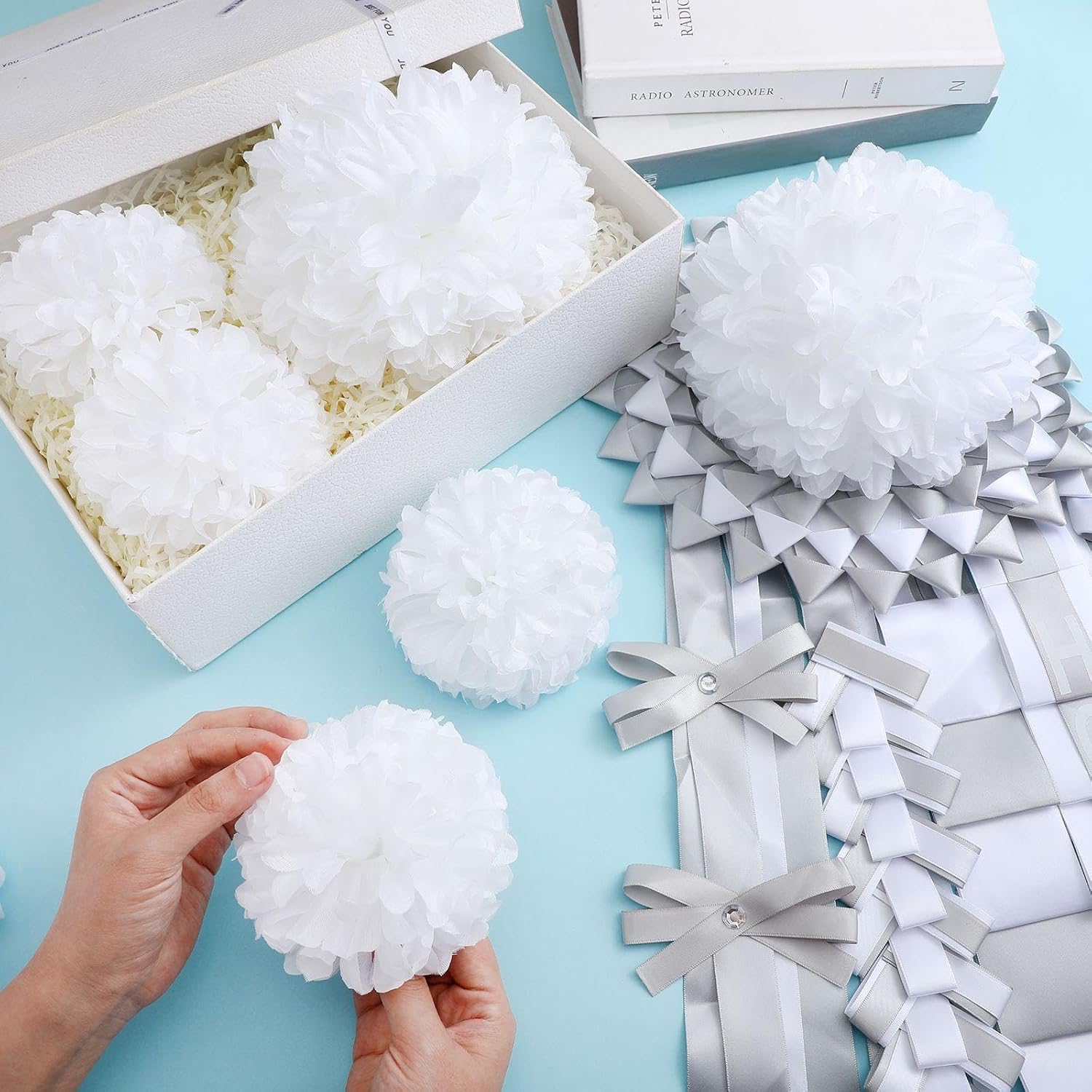 28 Pcs Homecoming Mum Flower Decoration 6.5/4.5 Inches Artificial Fake Silk Chrysanthemums Homecoming Supplies Diy Crafts For Home Back To School Week Party Decorations(White)