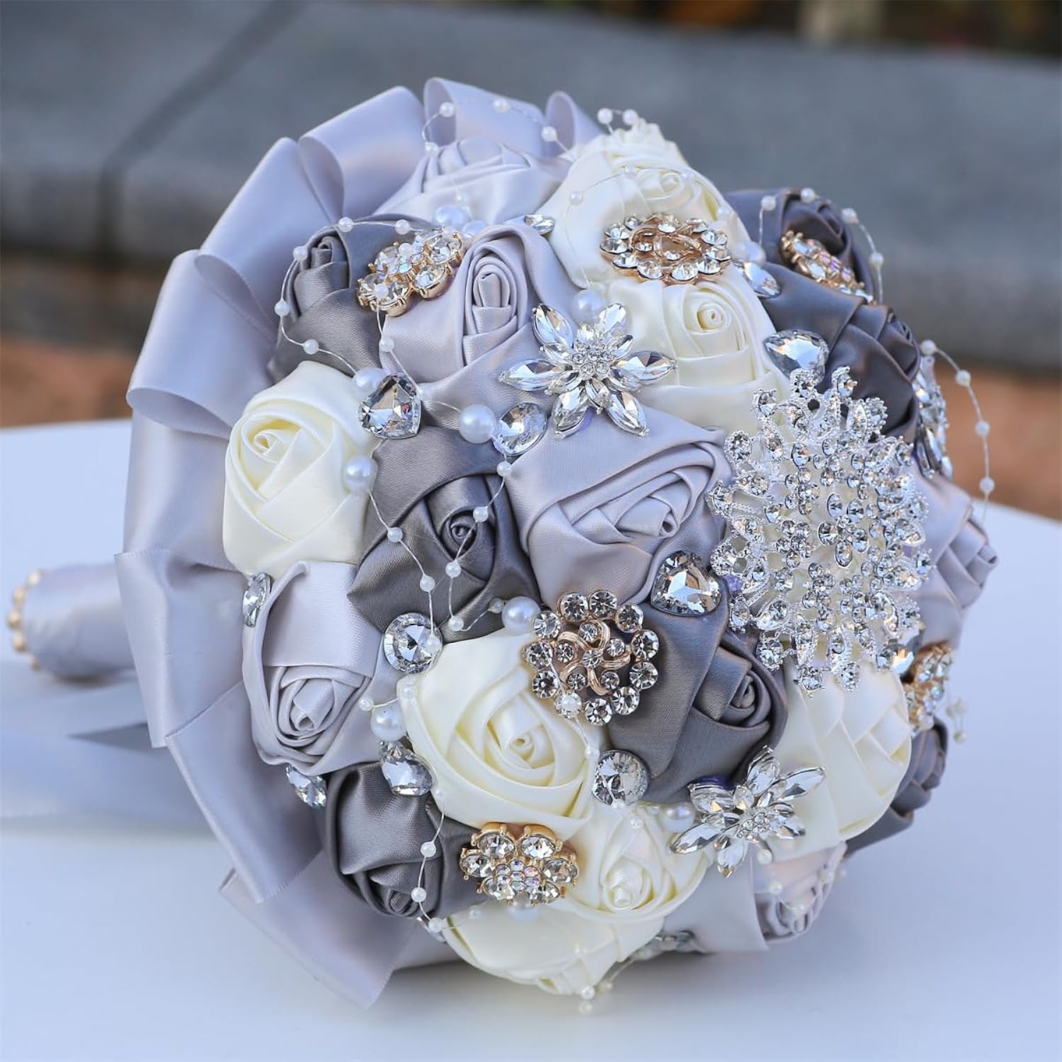 Handmade Rhinestone Brooch Satin Bridal Bouquet 9Inch Crystal Round Tossing Wedding Bouquet Artificial Flower Bunch With Diamond Pearl Ribbon Pearl Ribbon