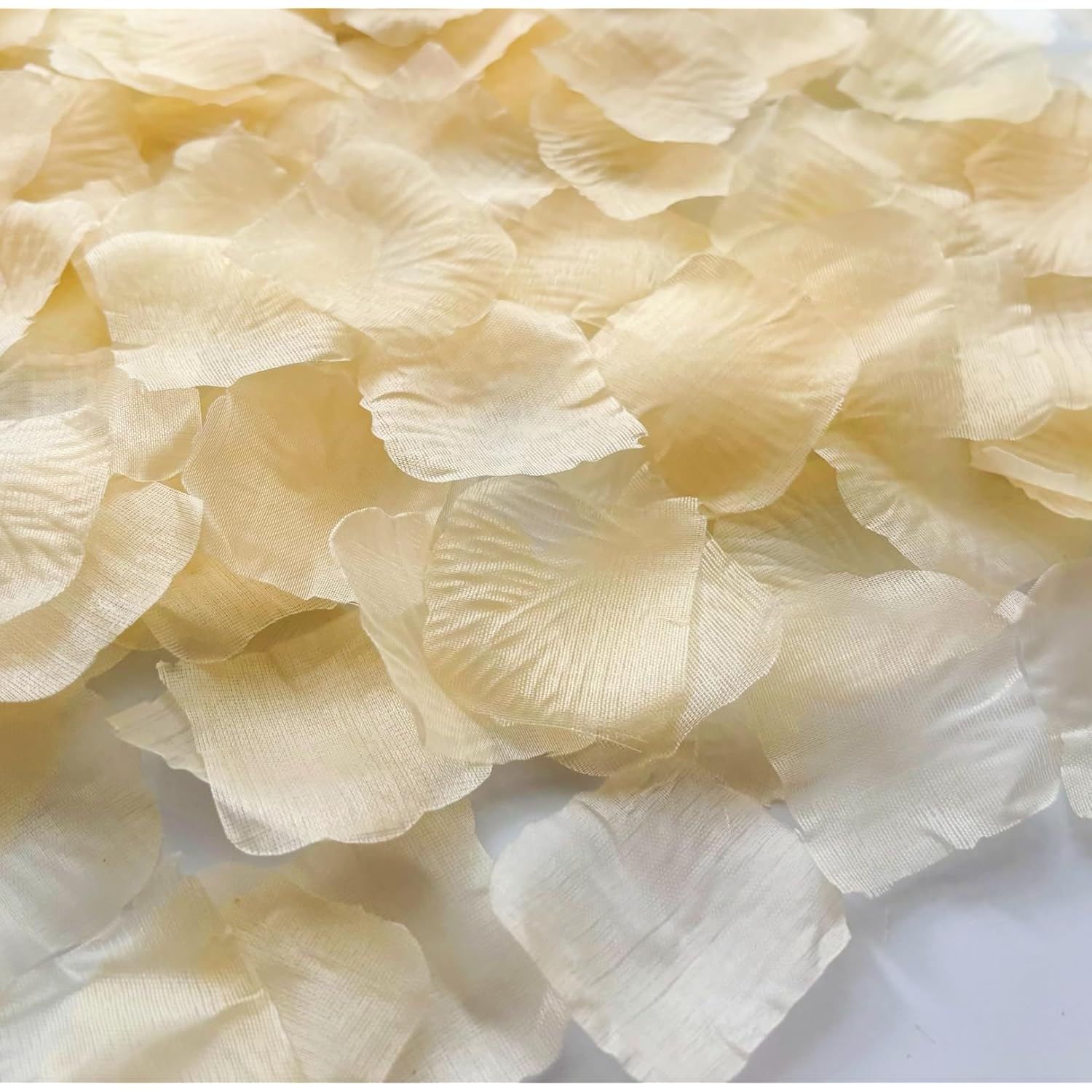 Champagne Rose Petals 1000 Pcs Fake Silk Rose Petals For Wedding, Proposal, Engagement, Artificial Flower Petals For Valentine’S Day, Party, Anniversary, Table Decoration (Champagne)
