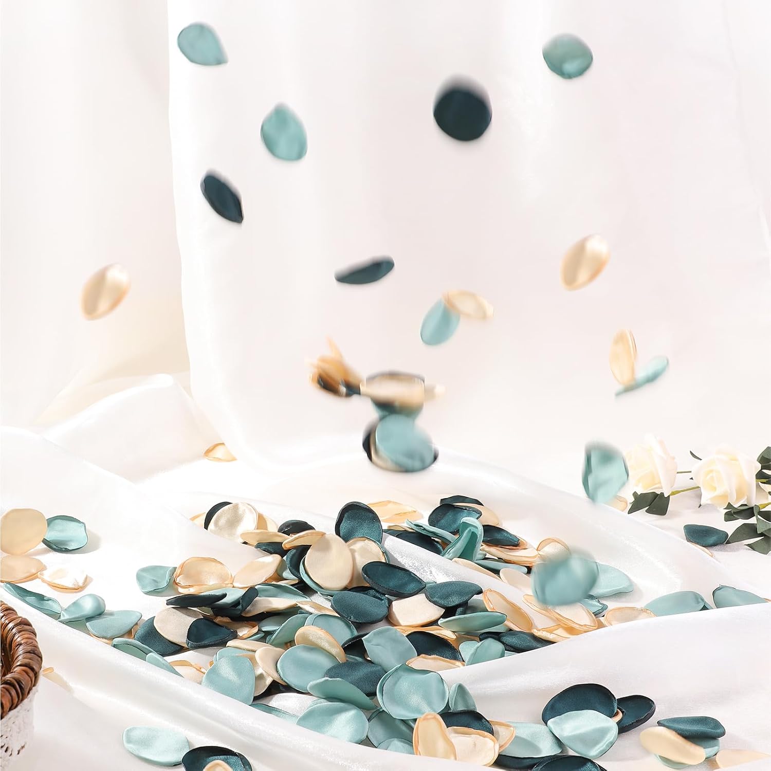 400 Pcs Silk Rose Petals Artificial Flower Petals For Wedding Flower Girl Basket Aisle Scatter Dinner Table Centerpieces Party Bridal Shower Romantic Night Decoration (Green)