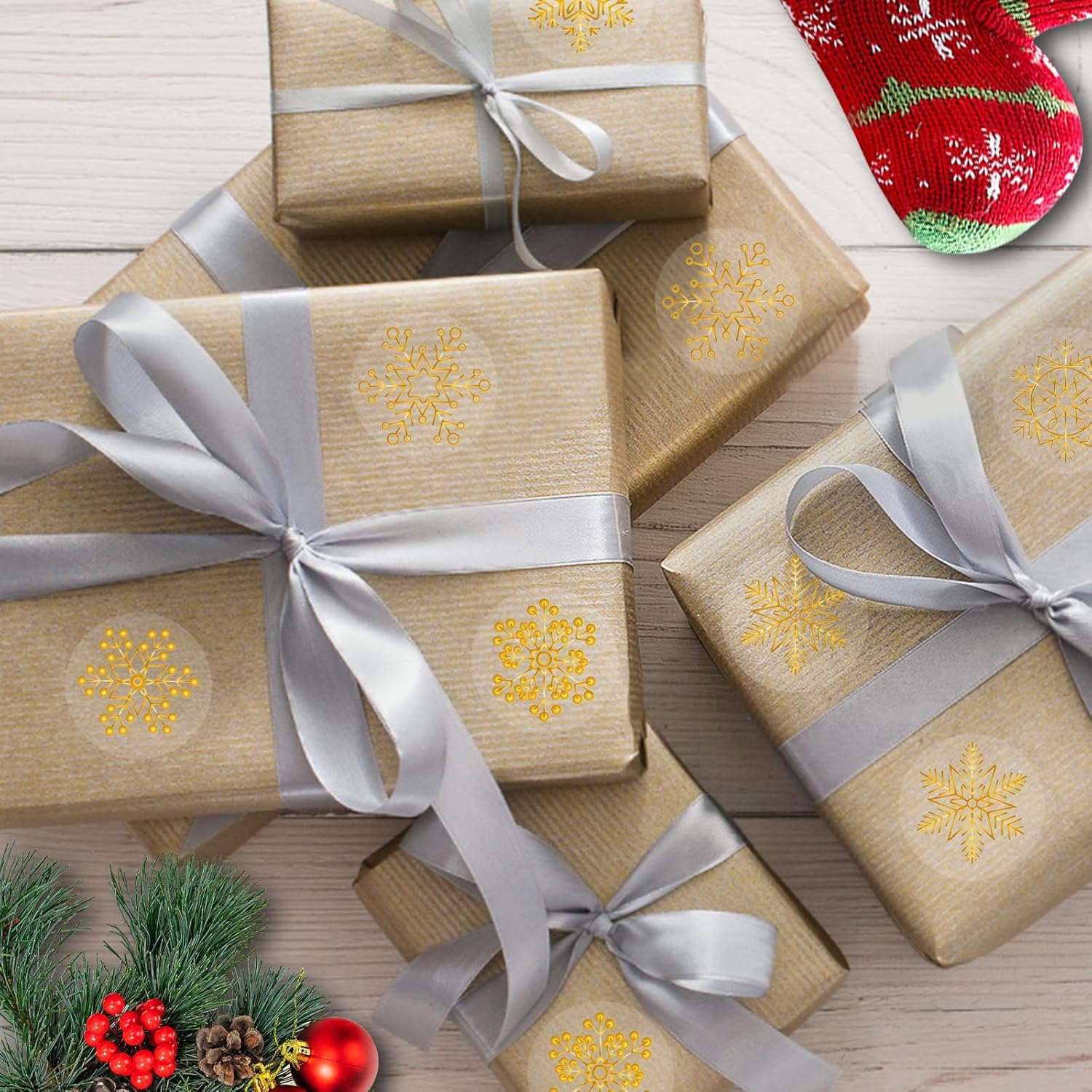 1000Pcs Gold Christmas Stickers Label Roll - Snowflake Holiday Labels 1.5In For Cards, Xmas Winter Merry Christmas Gifts Envelope Decors 6 Styles