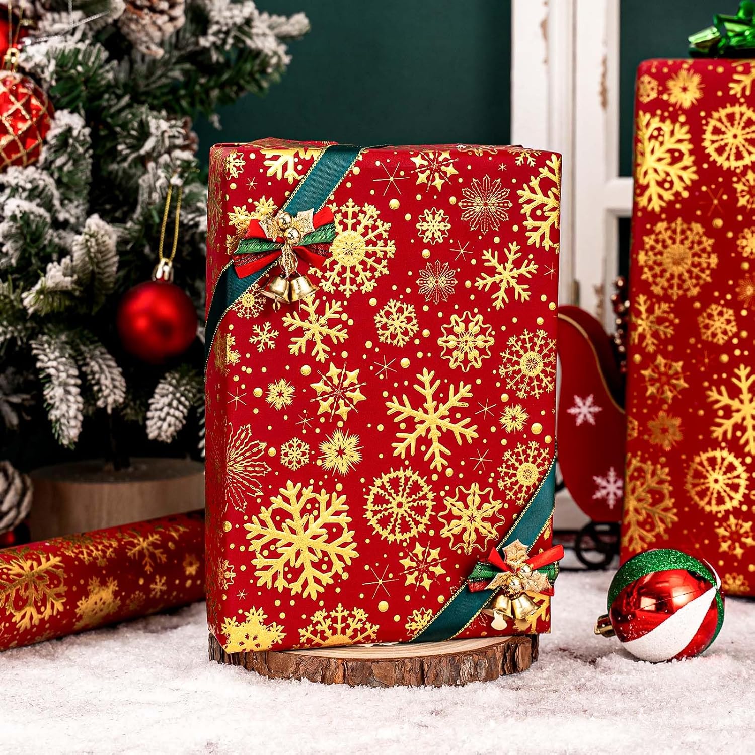 Christmas Wrapping Paper, Embossed Snowflake Wrapping Paper, Kraft Classy Sparkle 3D Red & Gold Snowflake Holiday Gift Wrap For Winter Party, Festive Decoration (Mini Roll, 17 Inch X 33 Feet)
