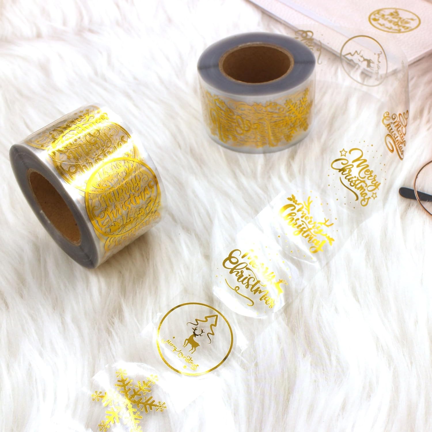 1.5 Inches/600 Christmas Stickers, 6 Clear Gold Foil Designs Merry Christmas Stickers Snowflake Stickers For Christmas Decorations Envelopes Cards Sealing Craft Decor