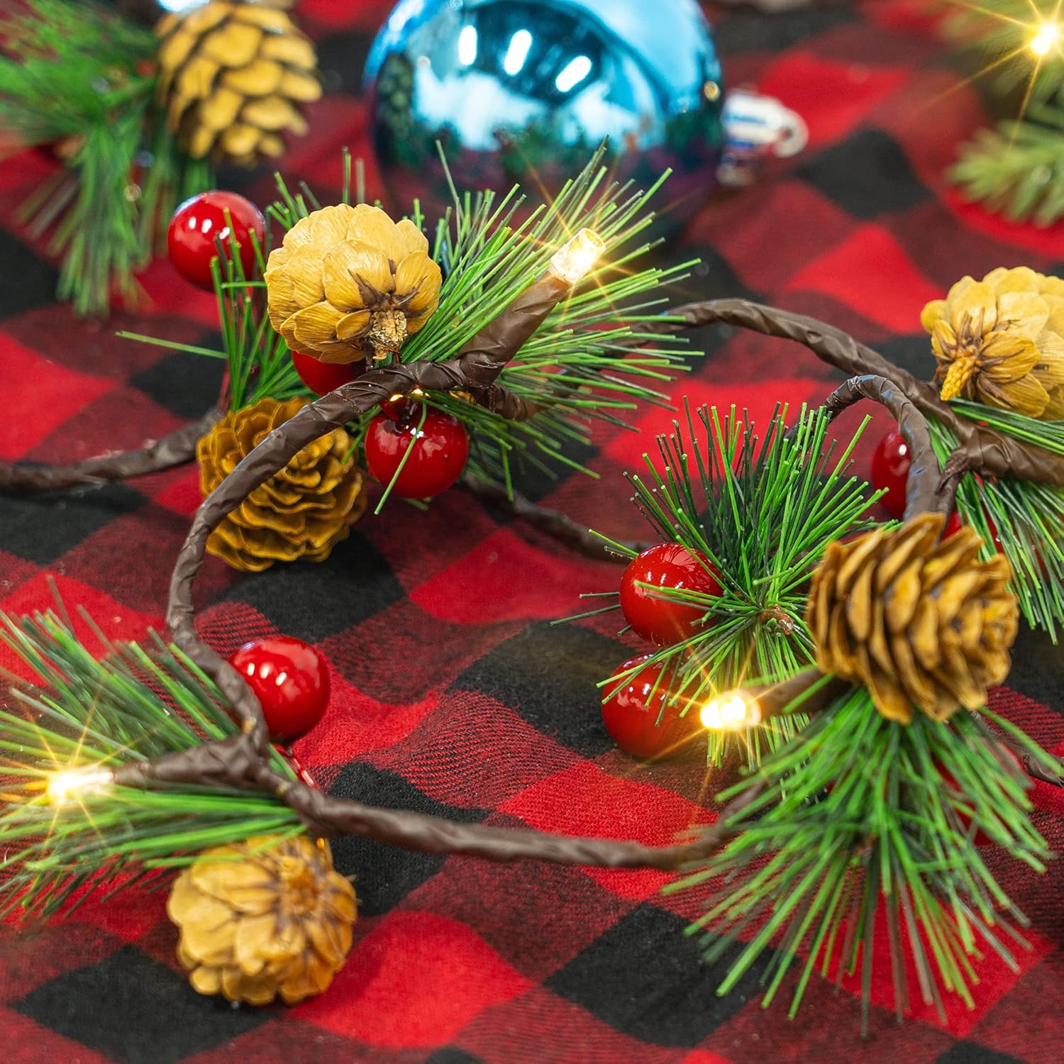 Pine Cone Christmas String Lights, Total 6.5Ft 20Led Battery Operated Christmas Garland With Red Berry Pine Cone Fairy S