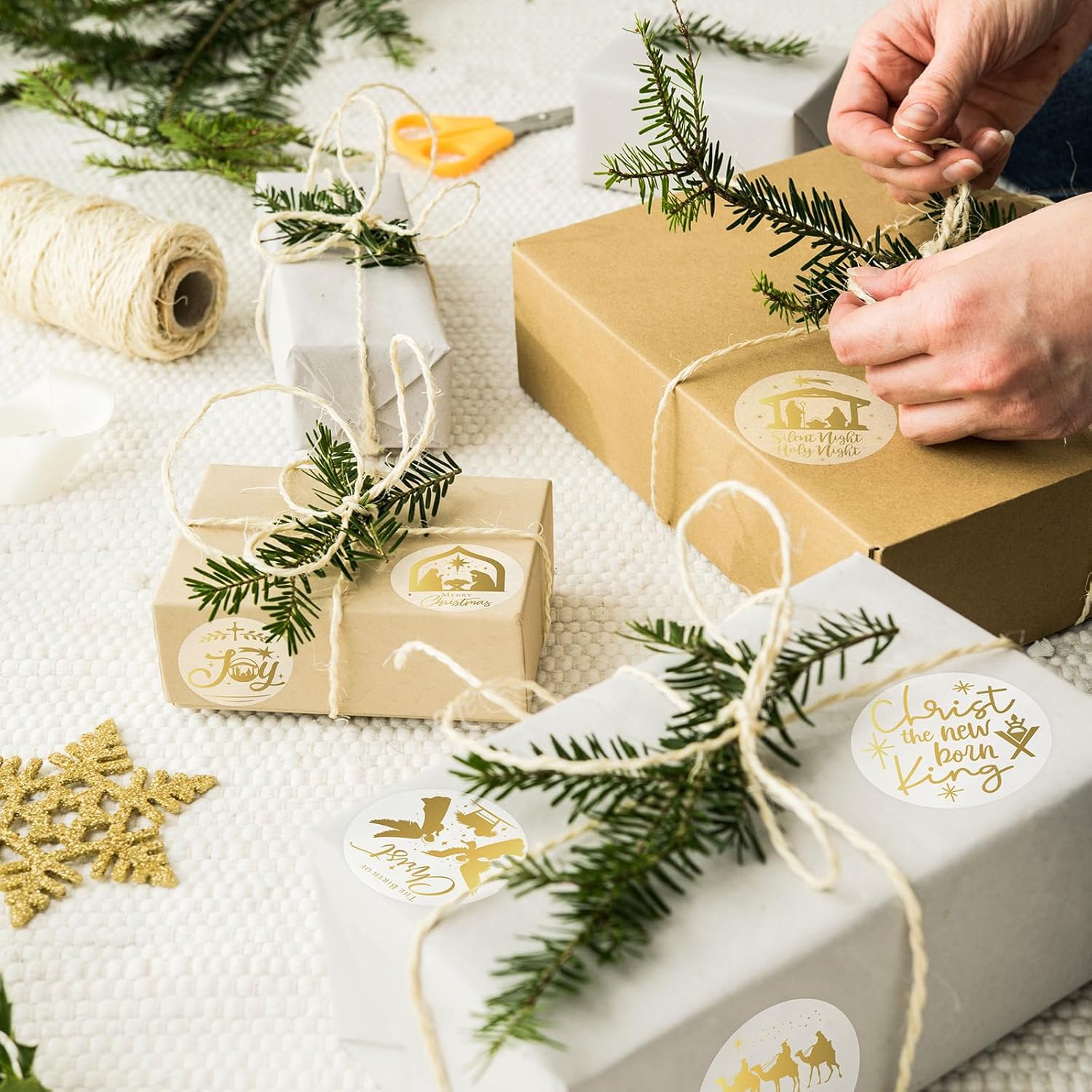 1000Pcs Clear Christmas Stickers Roll Gold Foil Nativity Scene Stickers Xmas Winter Holiday Round Adhesive Label Stickers Decal For Xmas Envelopes Invitations Cards Gifts Decor, 6 Designs