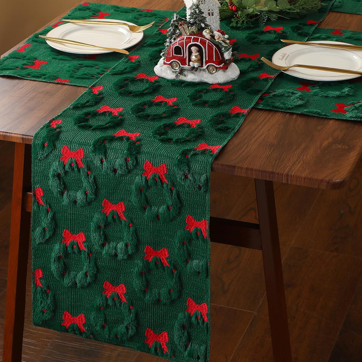 5 Pcs Dark Green Christmas Wreath Table Runner With Placemats Soft Plush Faux Fur 3D Jacquard Table Runner 13 X 72 Inch Winter Kitchen Dining Decor For Home Xmas Holiday Party Decor