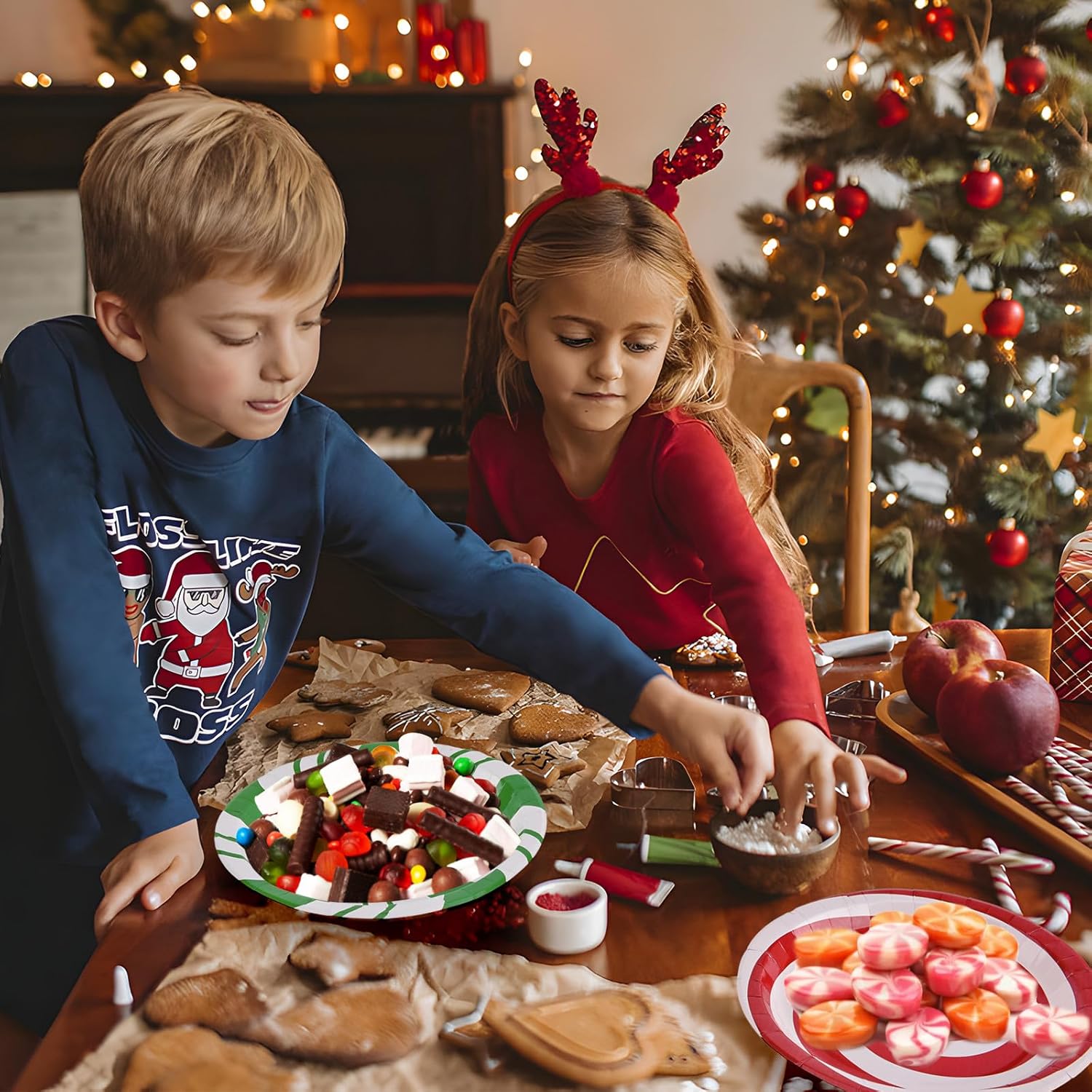 100 Pack Christmas Candy Paper Plates Peppermint Disposable Dinner Plates 9 Inch Red Green Holiday Serving Plates For Christmas Party Supplies Tableware Decoration