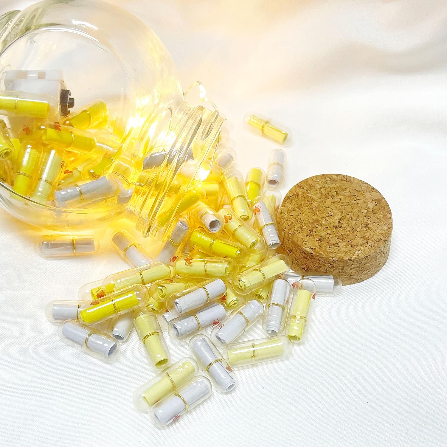 Capsule Letters Message, 100Pcs Lovely Mini Pill Shaped Message Capsule Letter, Capsule Letters Message Friendship Gift (Gradient Yellow)
