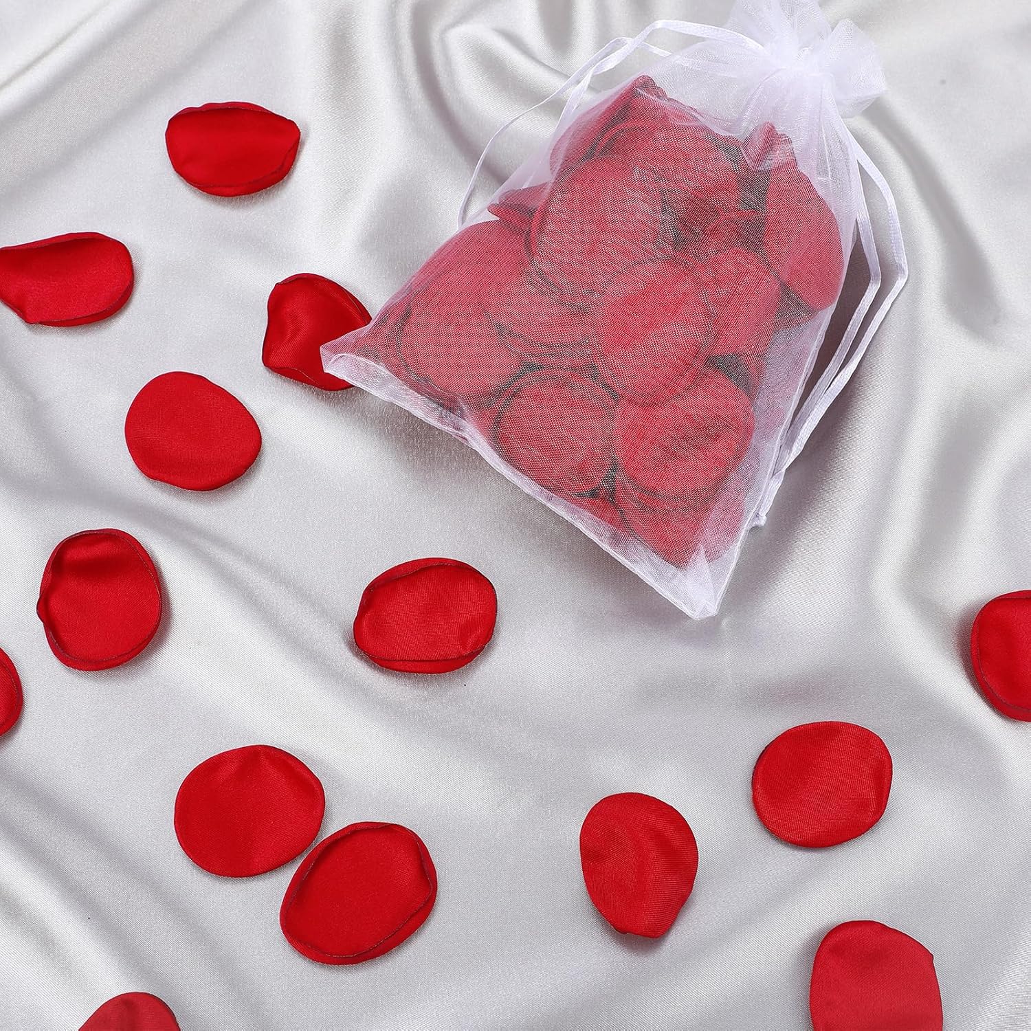 200Pcs Artificial Rose Petals,Fake Rose Pedals, Silk Roses Petal, Fake Flower Petal For Wedding, Romantic Night, Valentine'S Day, Home Decor,Red