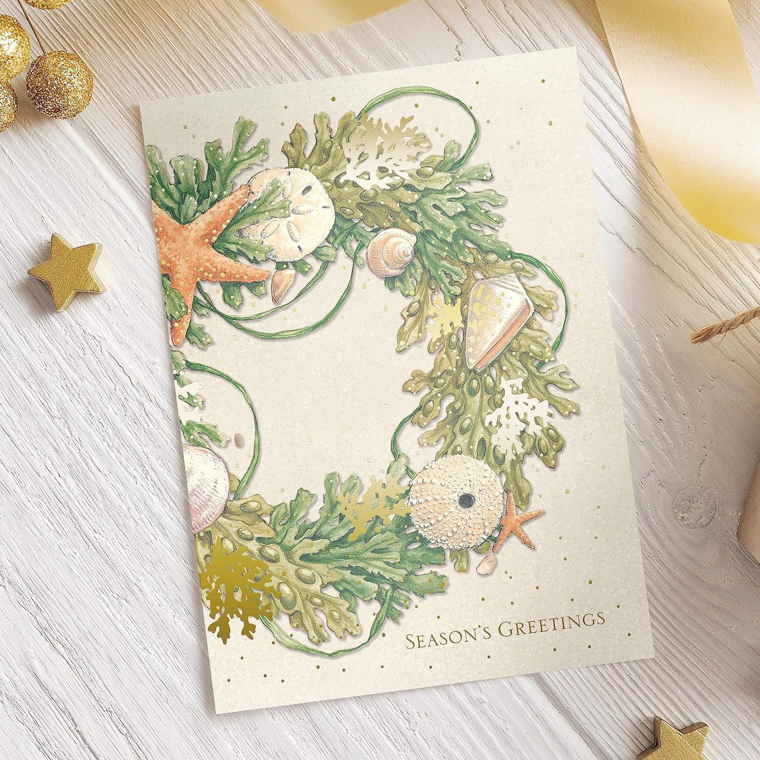 Masterpiece Shell Wreath Christmas Cards / 16 Boxed Holiday Vacation Cards Set With Coordinating Gold Foil Lined White Envelopes / 5 5/8" X 7 7/8" Folded Winter Greeting Cards With Gold Foil And